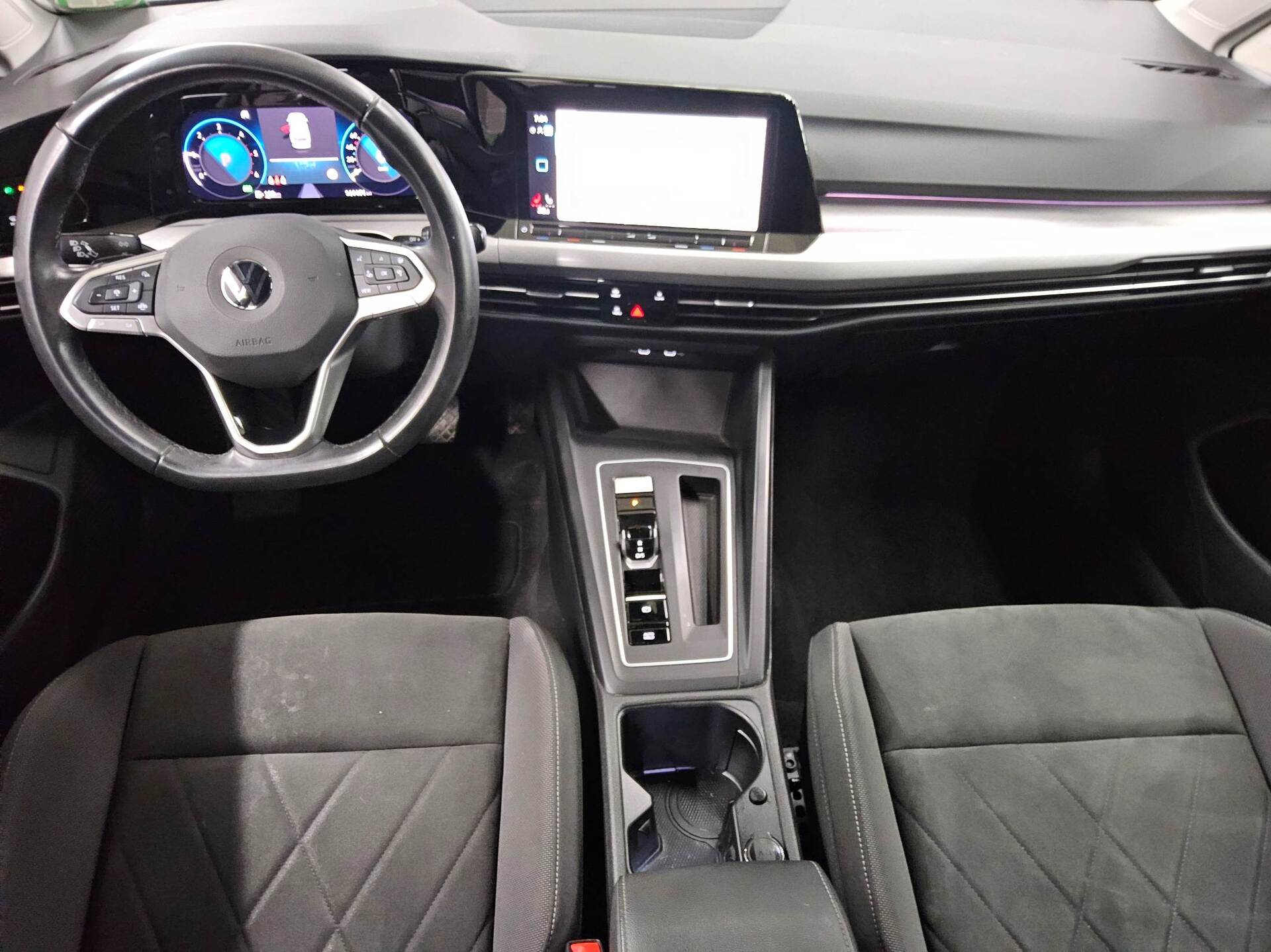 Volkswagen Golf-8 Var. 2.0 TDI Life Navi LED DC ACC PDC Shz 5