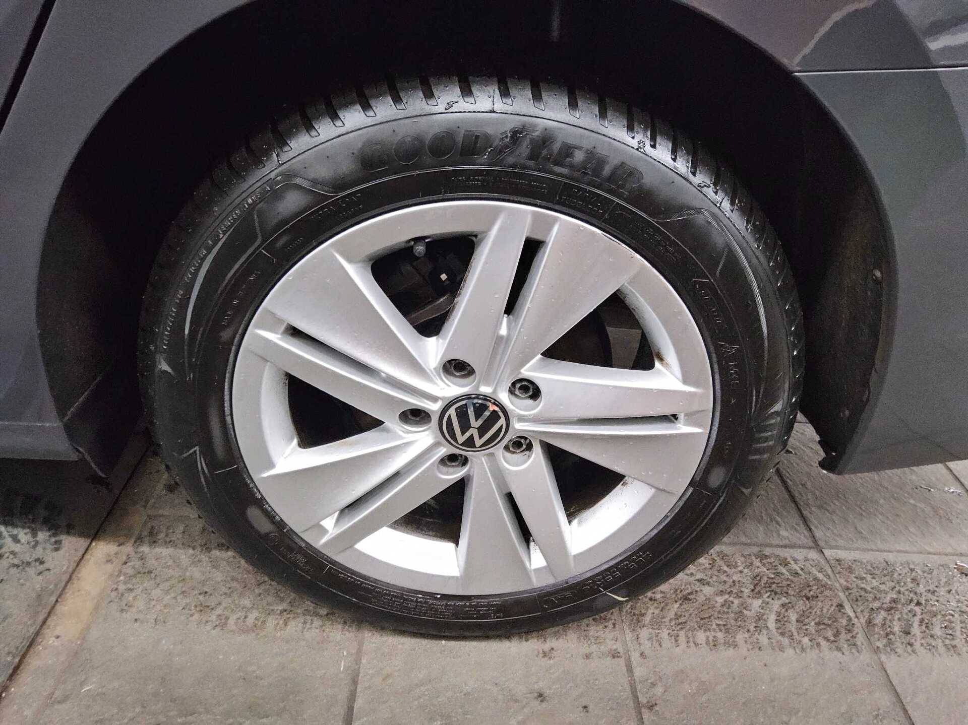 Volkswagen Golf-8 Var. 2.0 TDI Life Navi LED DC ACC PDC Shz 11