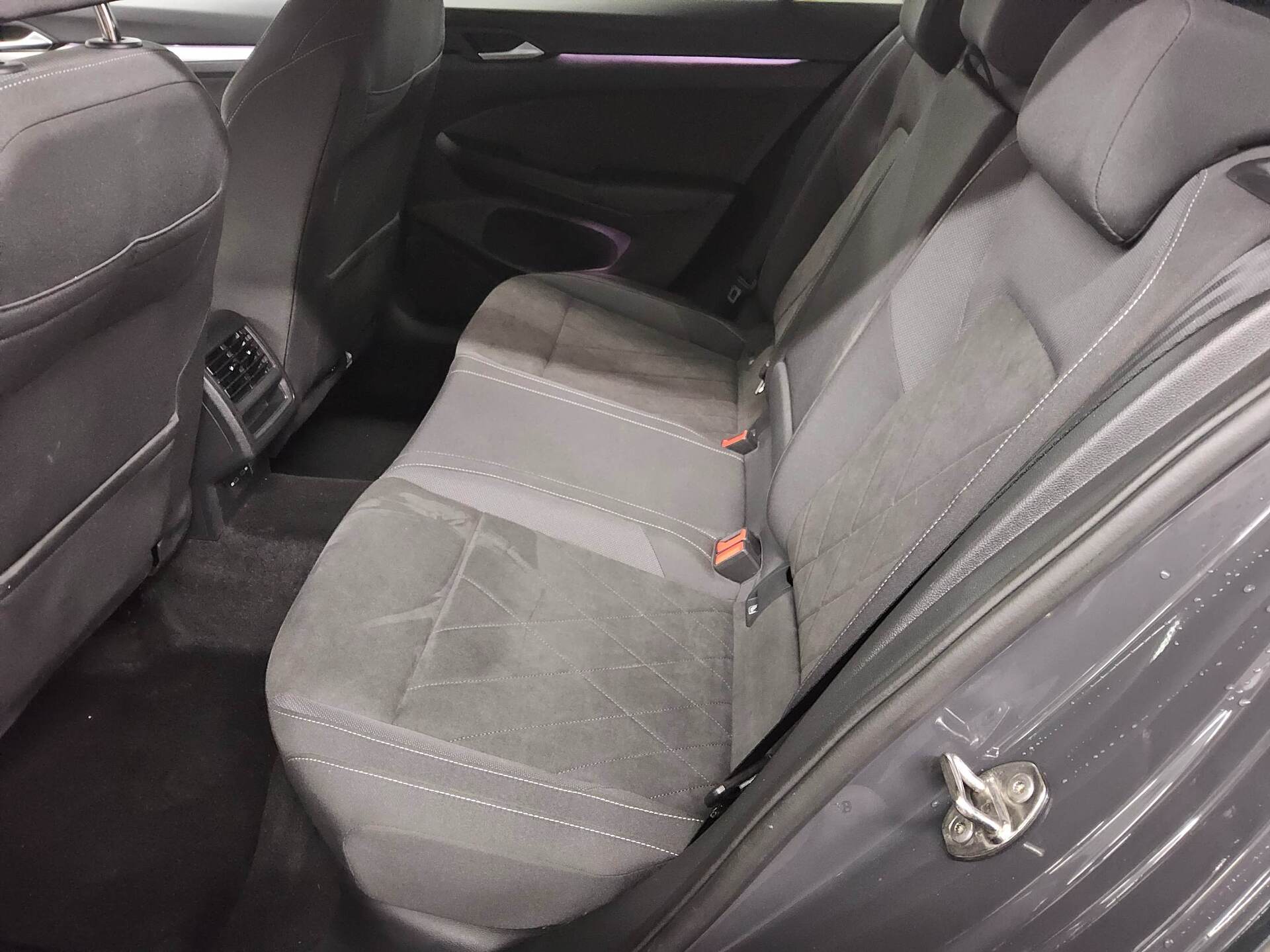 Volkswagen Golf-8 Var. 2.0 TDI Life Navi LED DC ACC PDC Shz 13