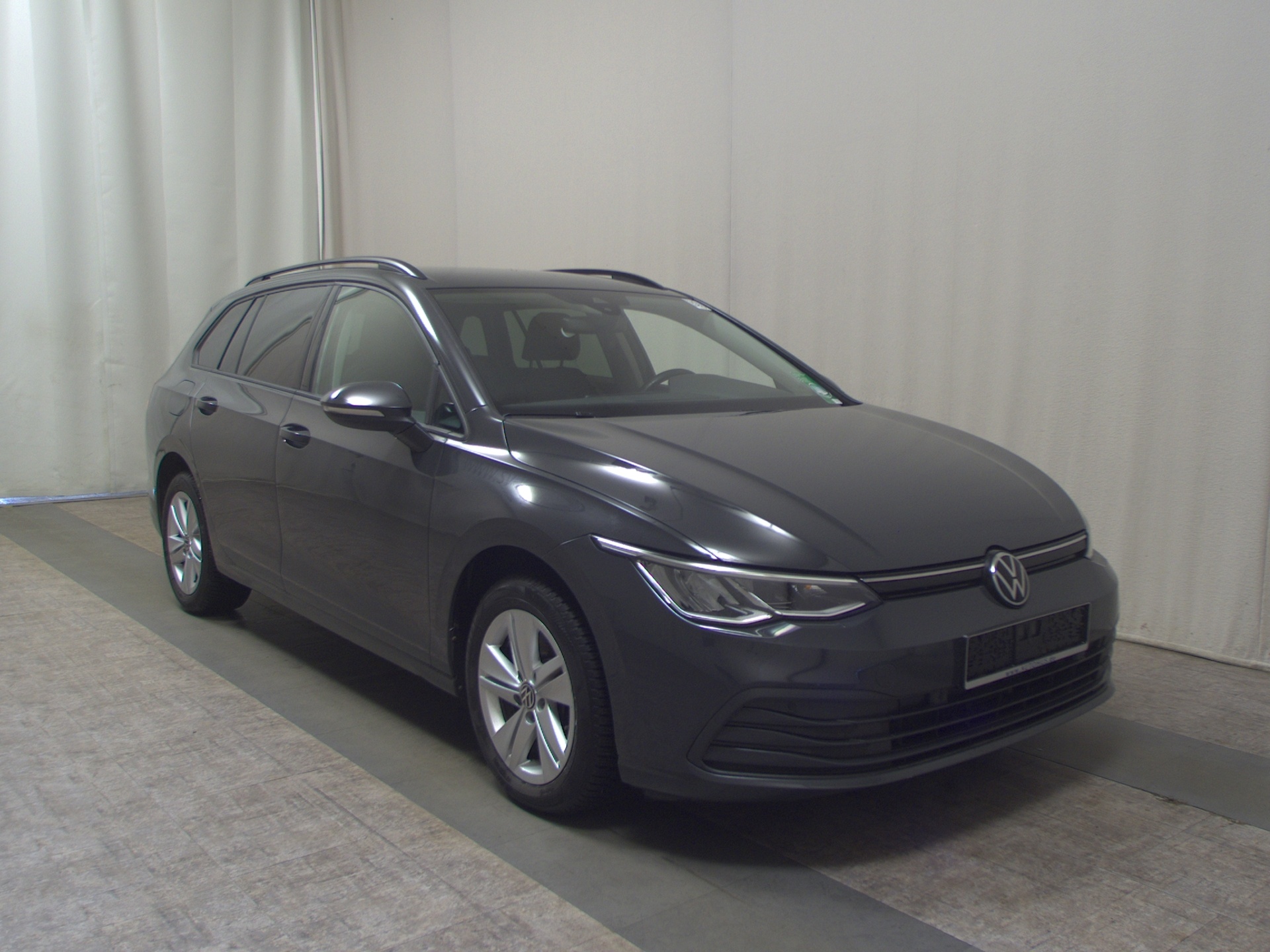 Volkswagen Golf-8 Var. 2.0 TDI Life Navi LED DC ACC PDC Shz 3
