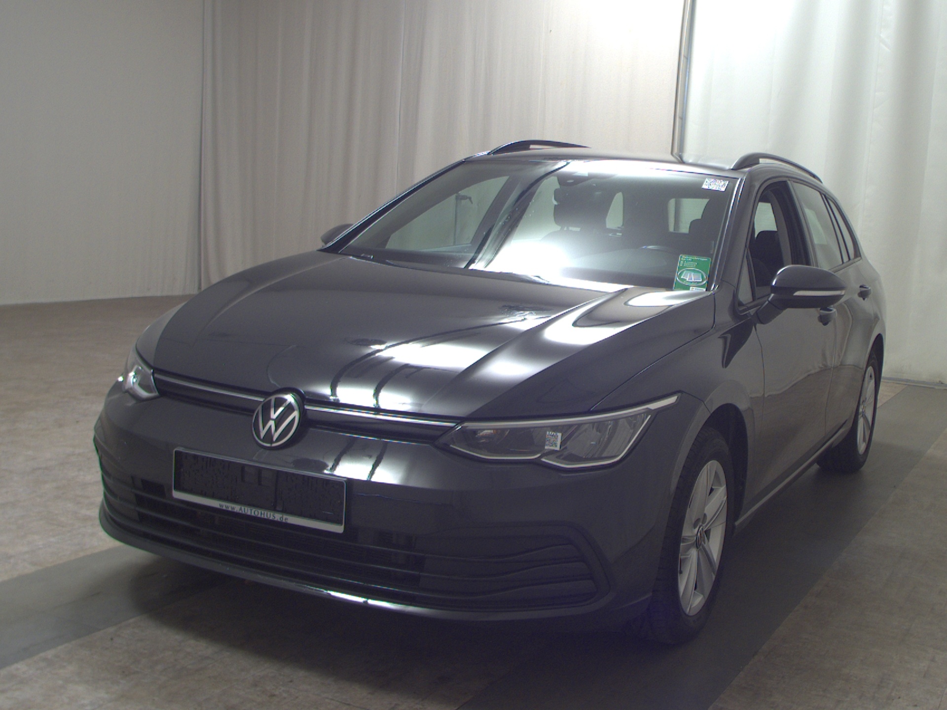 Volkswagen Golf-8 Var. 2.0 TDI Life Navi LED DC AHK Shz PDC 2