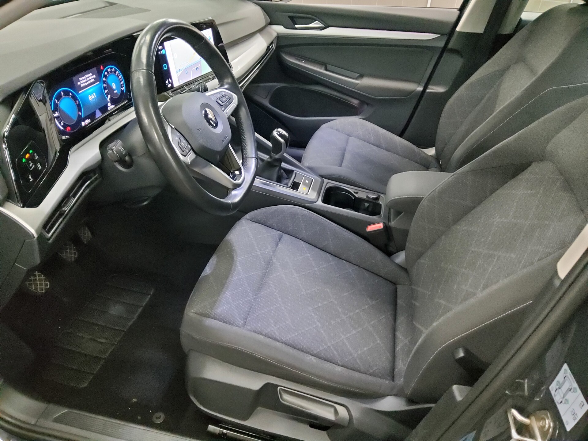 Volkswagen Golf-8 Var. 2.0 TDI Life Navi LED DC AHK Shz PDC 9