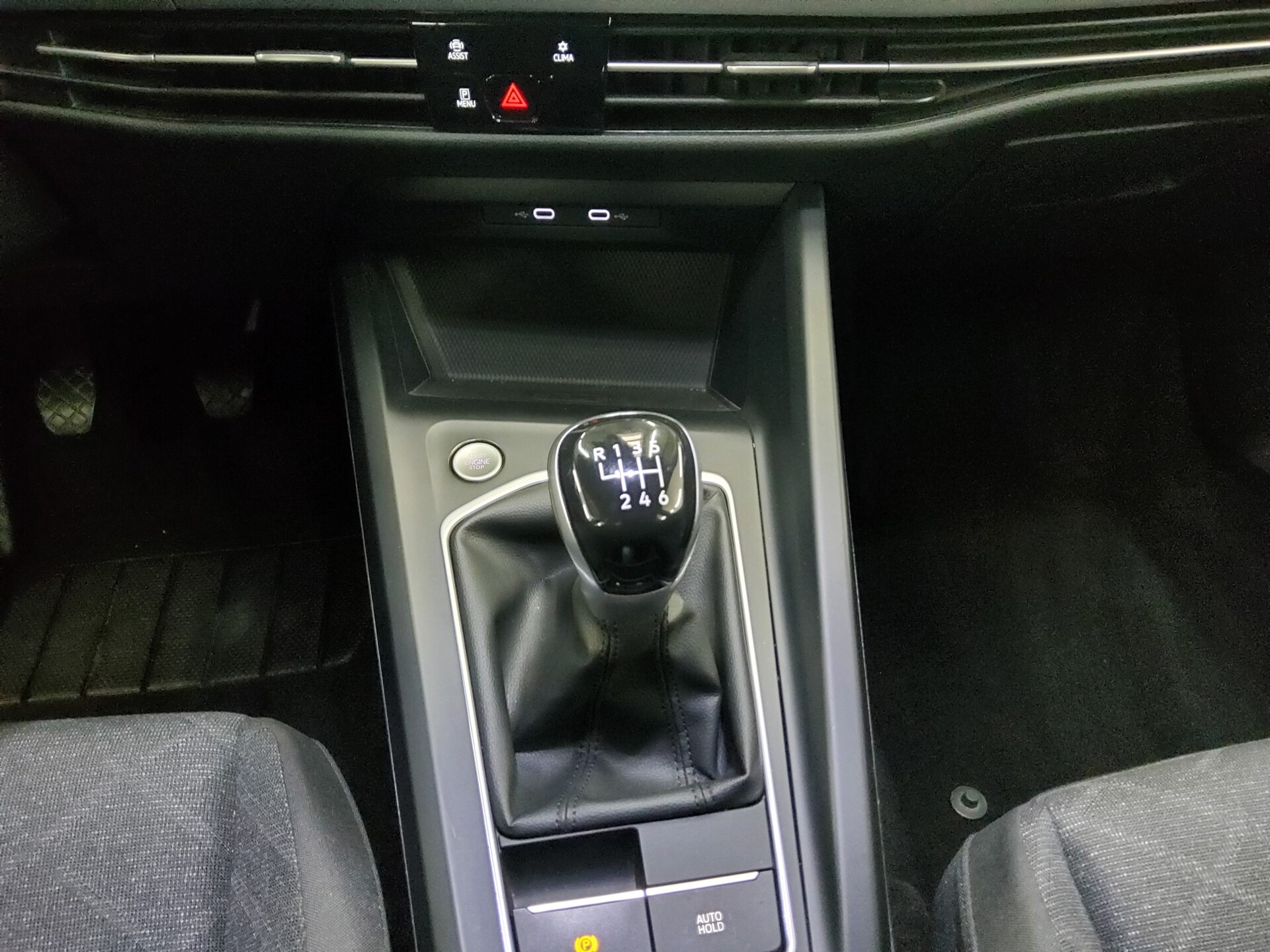 Volkswagen Golf-8 Var. 2.0 TDI Life Navi LED DC AHK Shz PDC 6