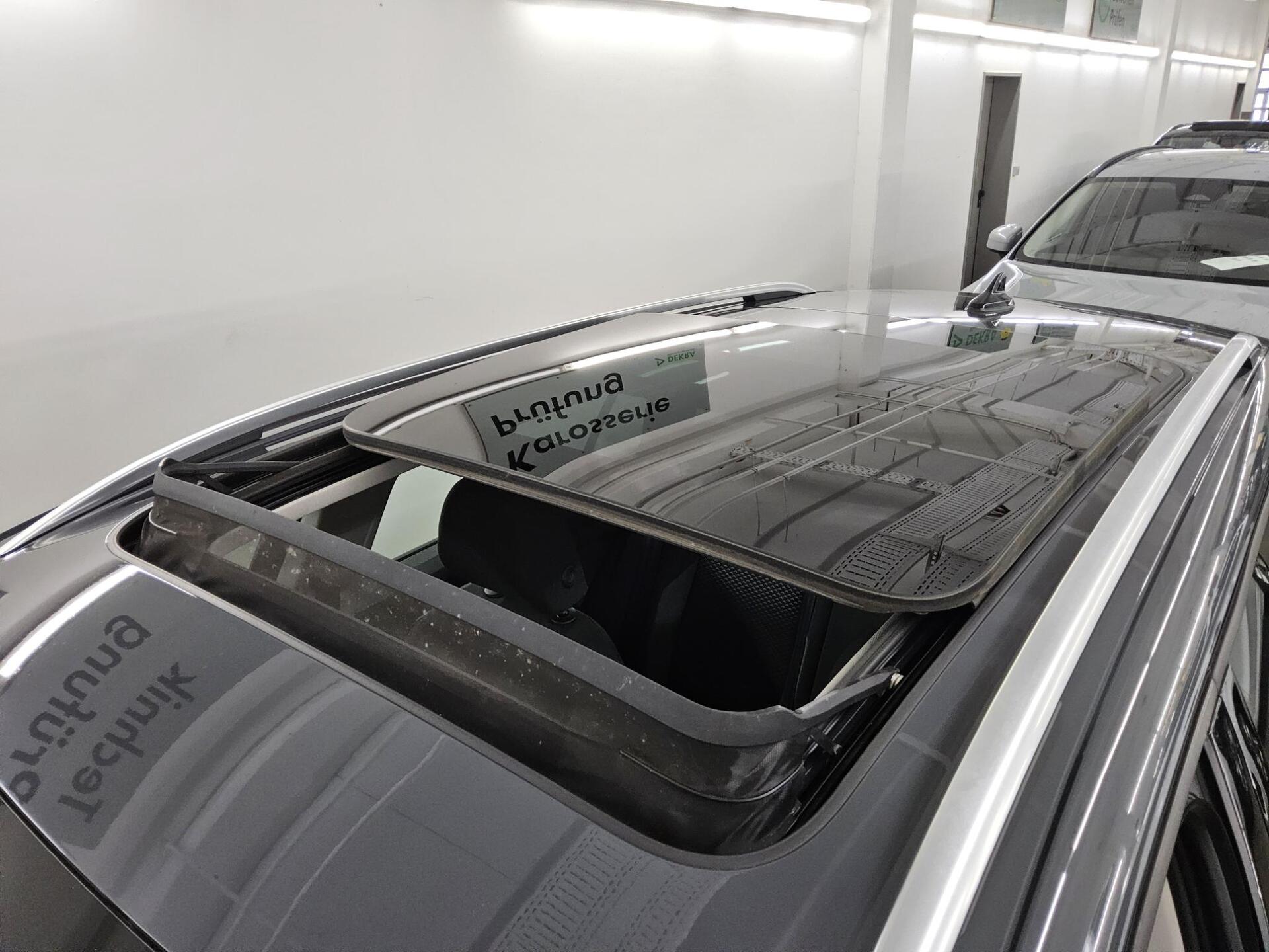 Volkswagen Golf-8 Var. 2.0 TDI Active Navi IQ.Light Pano DC 12