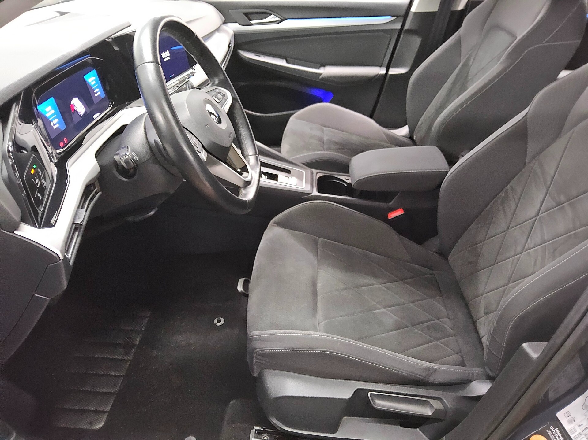 Volkswagen Golf-8 Var. 2.0 TDI Life Navi LED DC ACC PDC Shz 9