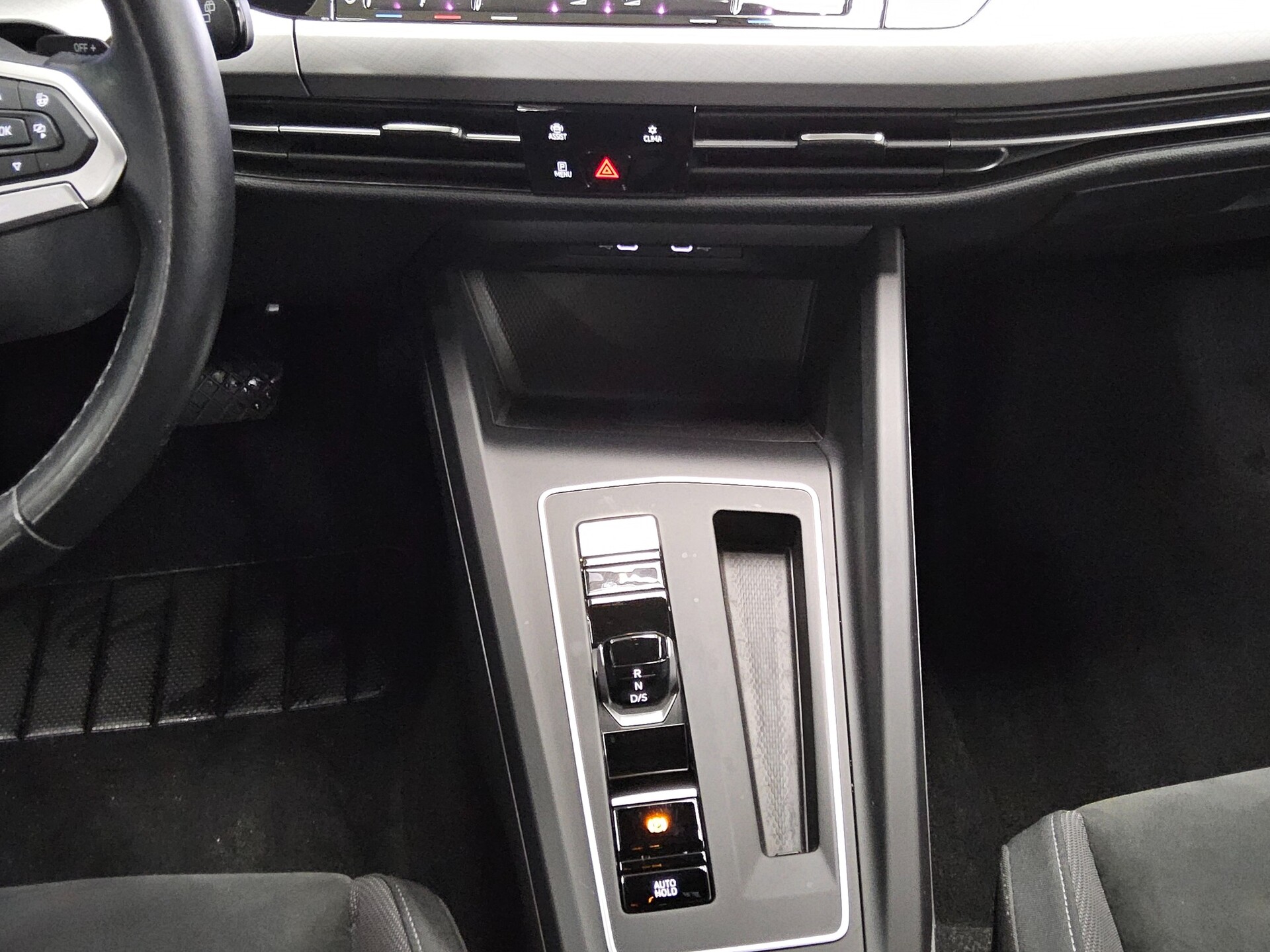 Volkswagen Golf-8 Var. 2.0 TDI Life Navi LED DC ACC PDC Shz 6