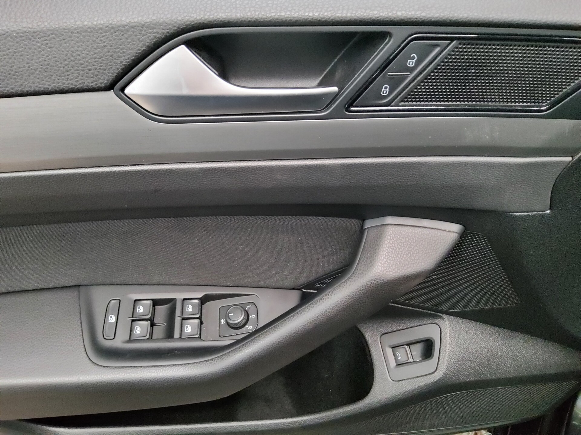 Volkswagen Passat Var. 2.0 TDI Navi LED RfK ACC Shz PDC BT 9