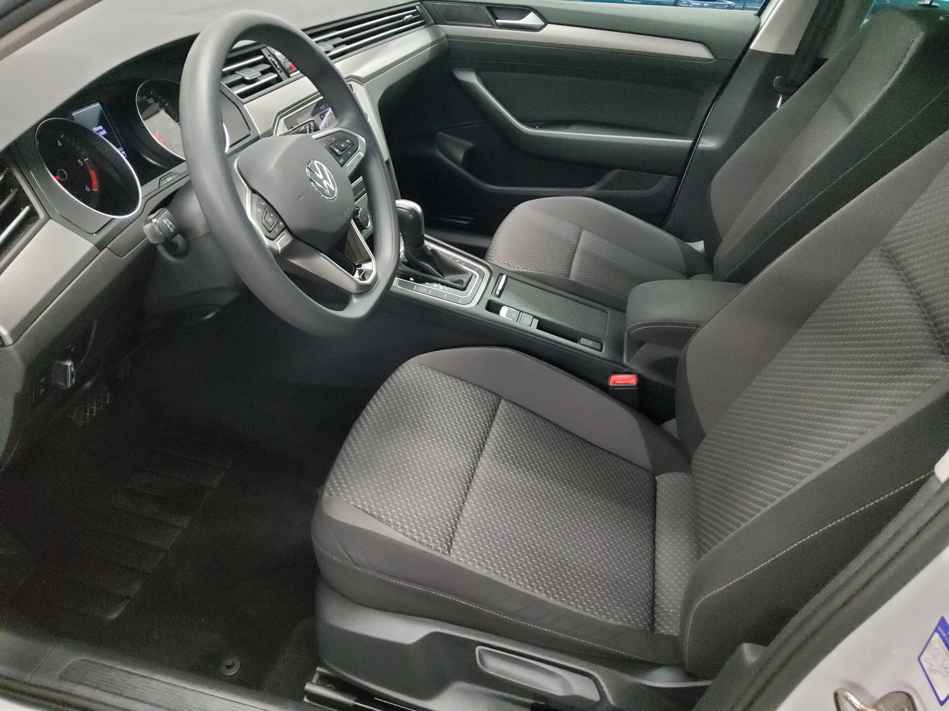 Volkswagen Passat Var. 2.0 TDI Navi LED PDC BT 8