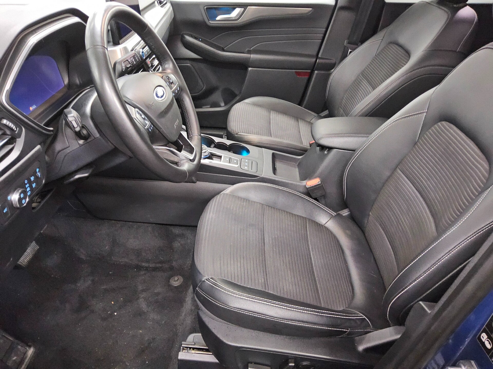 Ford Kuga 1.5 EB Titanium X Navi AHK LED DC 9