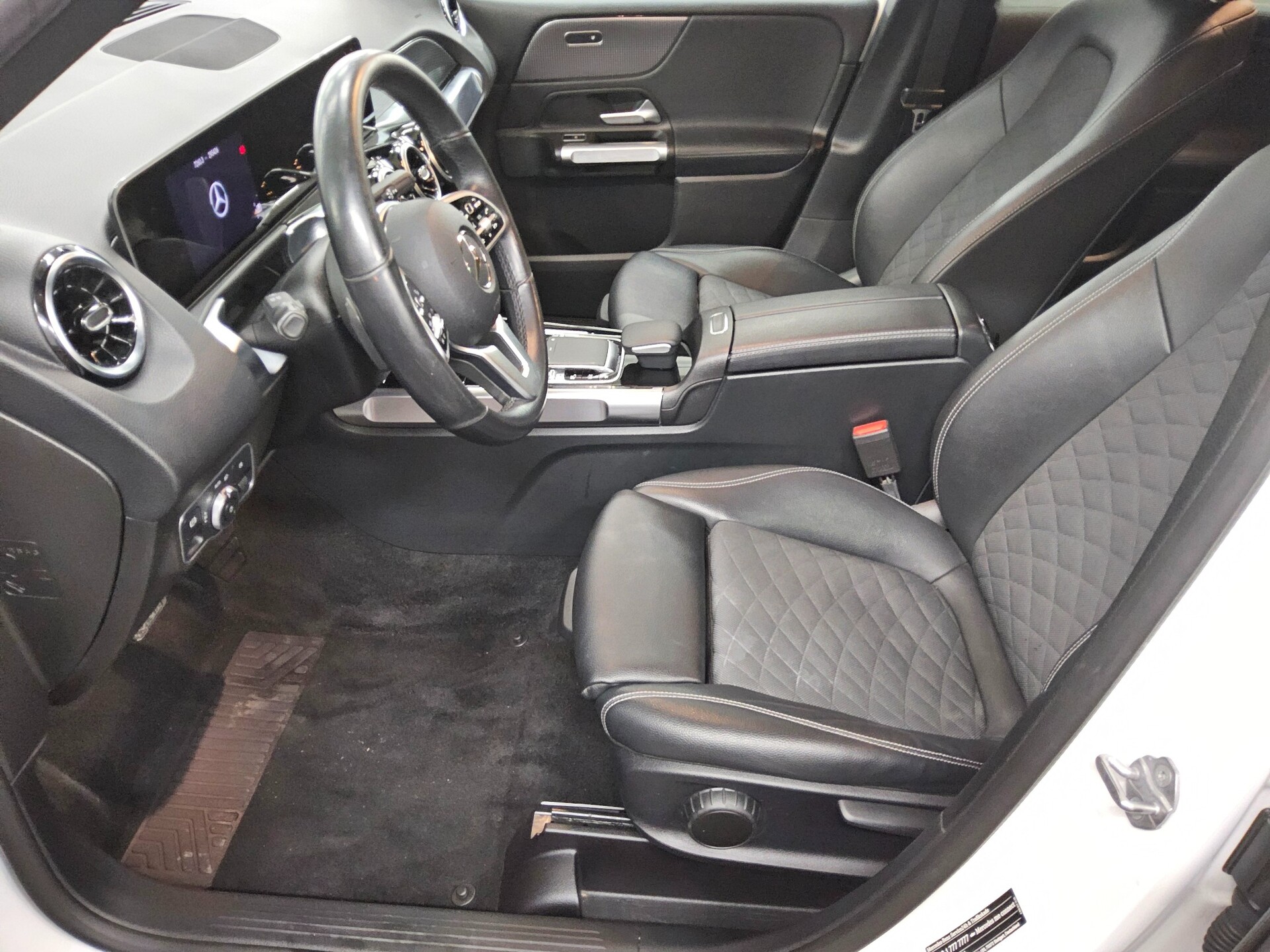 Mercedes-Benz GLB 220 d Progressive AHK Navi LED Distr.+ RFK 9