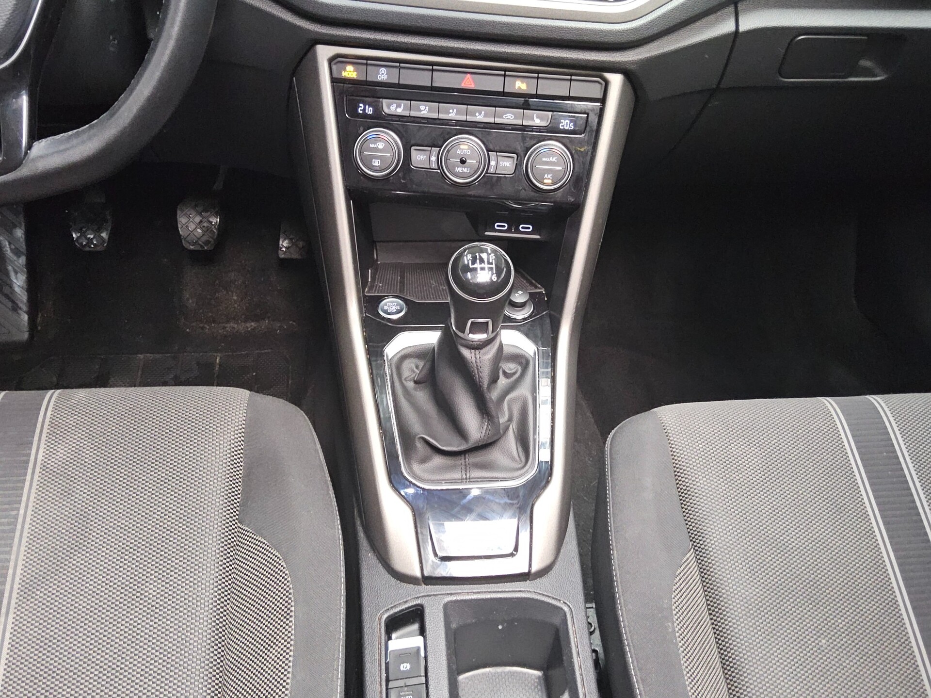 Volkswagen T-Roc 2.0 TDI Style Pano Beats RfK AHK ACC PDC 6