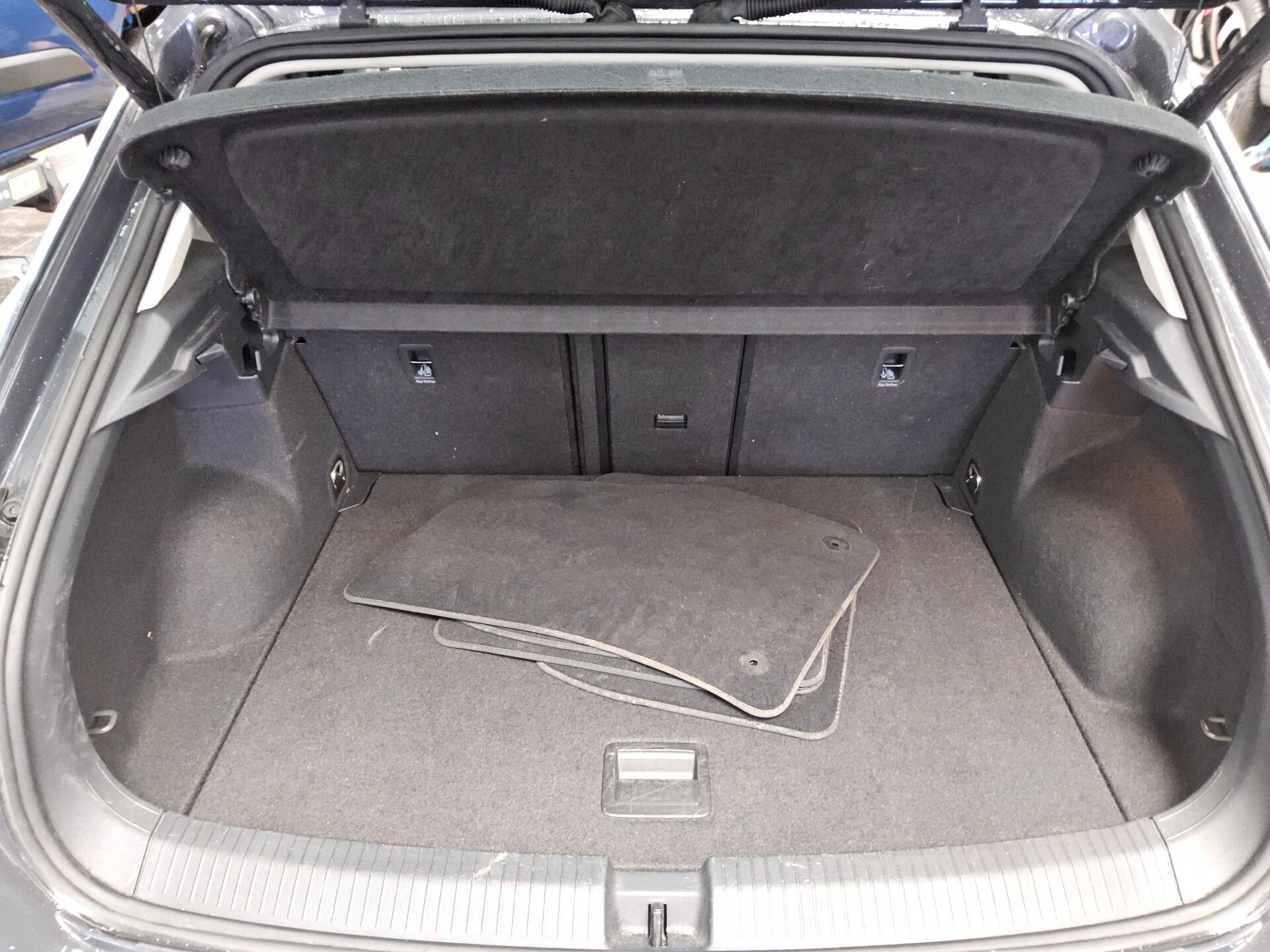 Volkswagen T-Roc 2.0 TDI Style Pano Beats RfK AHK ACC PDC 12