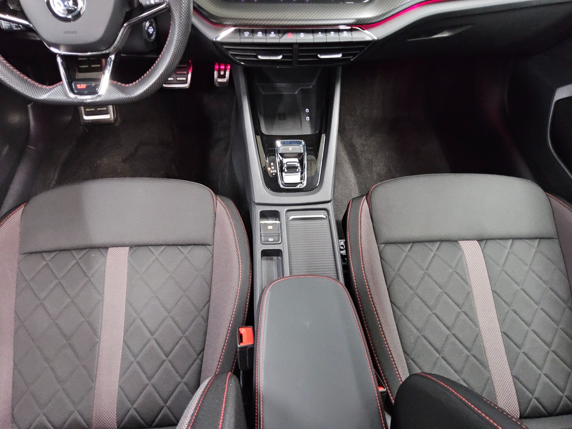 Skoda Octavia Kombi 2.0 TSI RS Navi LED vc Pano HuD 6