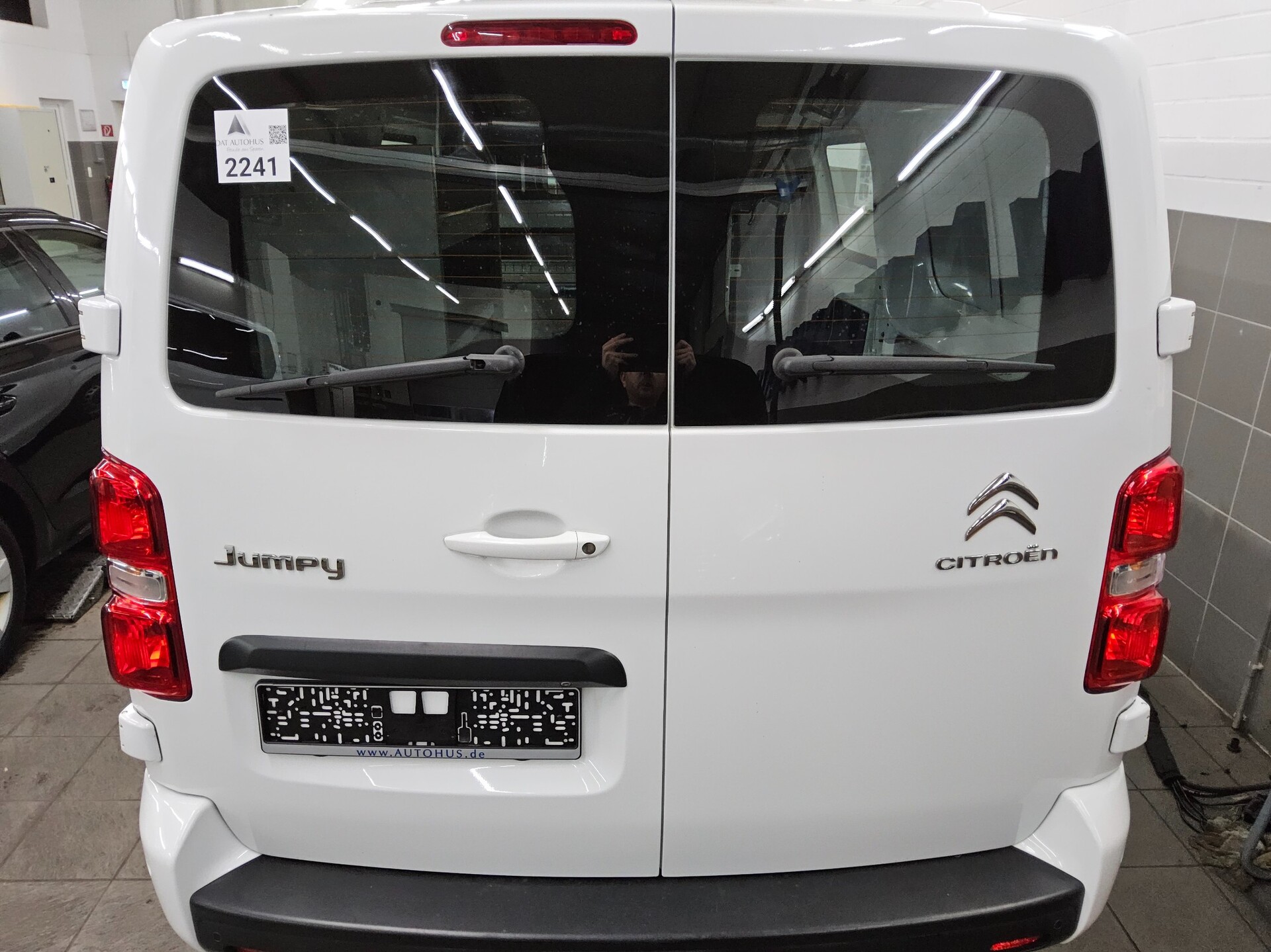 Citroën Jumpy 2.0 HDi L3H1 T-Leder Navi AHK Sthzg Regale 10