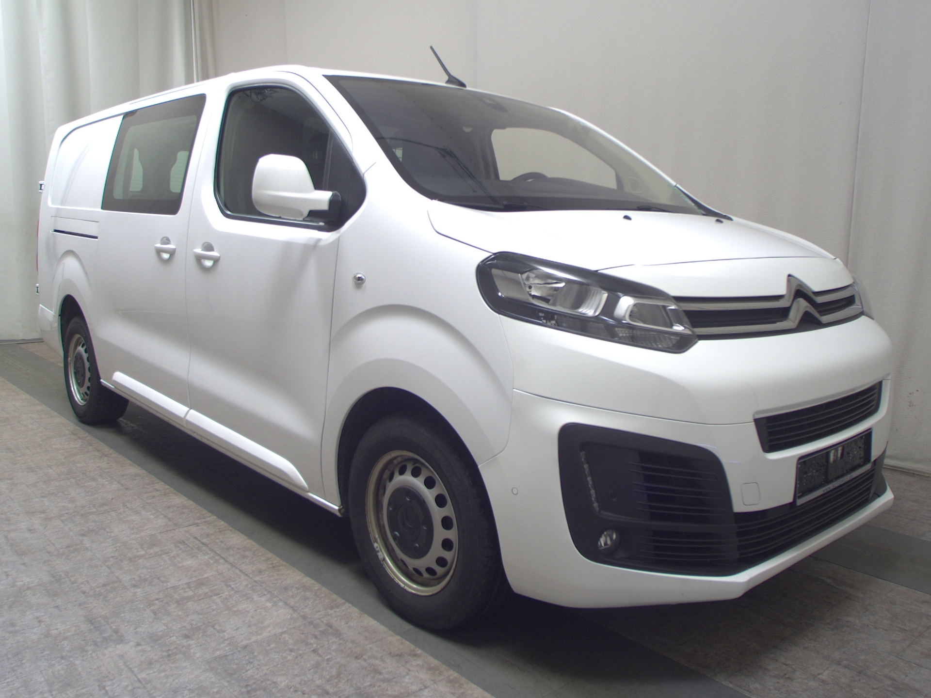 Citroën Jumpy 2.0 HDi L3H1 T-Leder Navi AHK Sthzg Regale 3