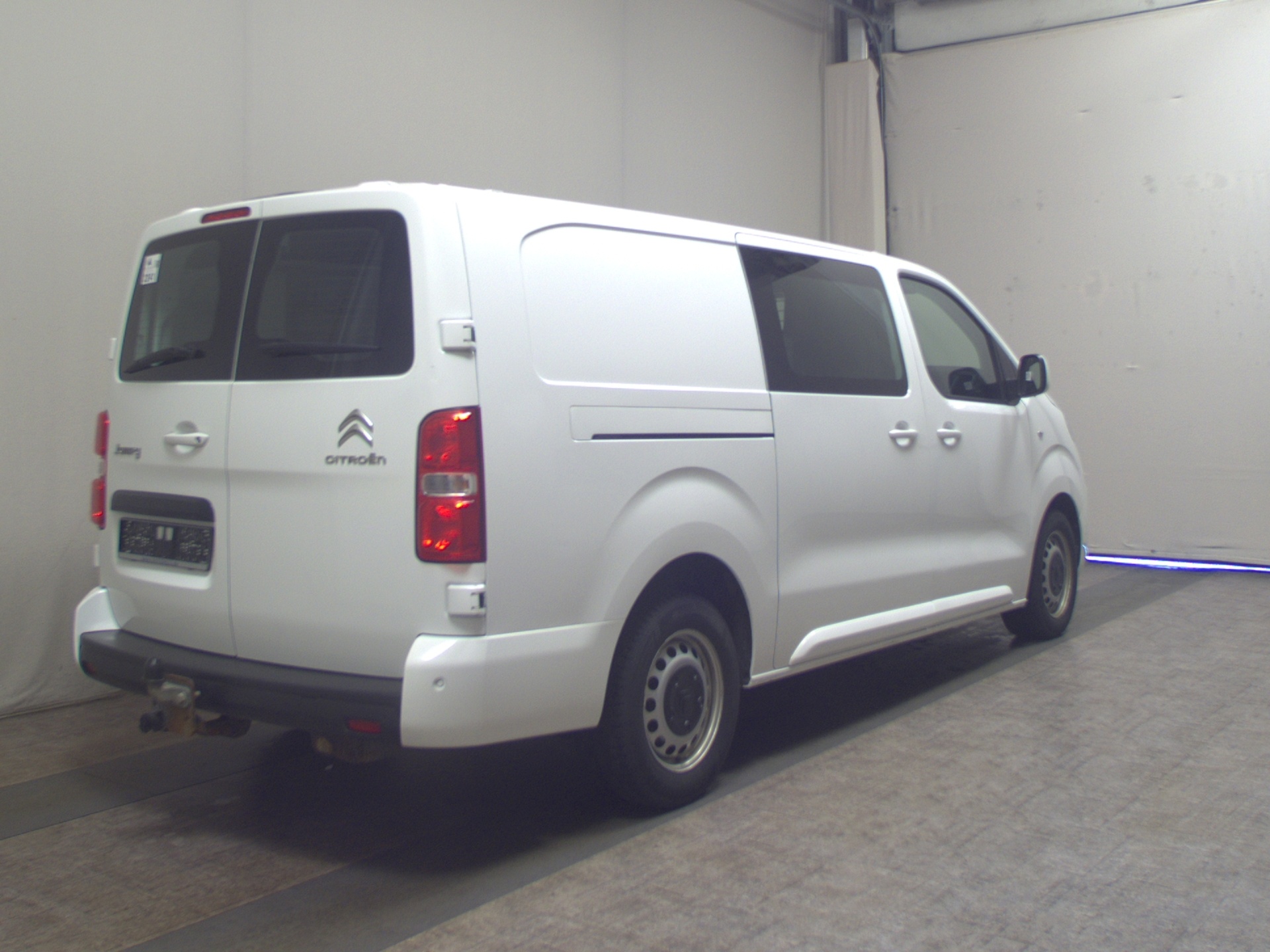 Citroën Jumpy 2.0 HDi L3H1 T-Leder Navi AHK Sthzg Regale 4