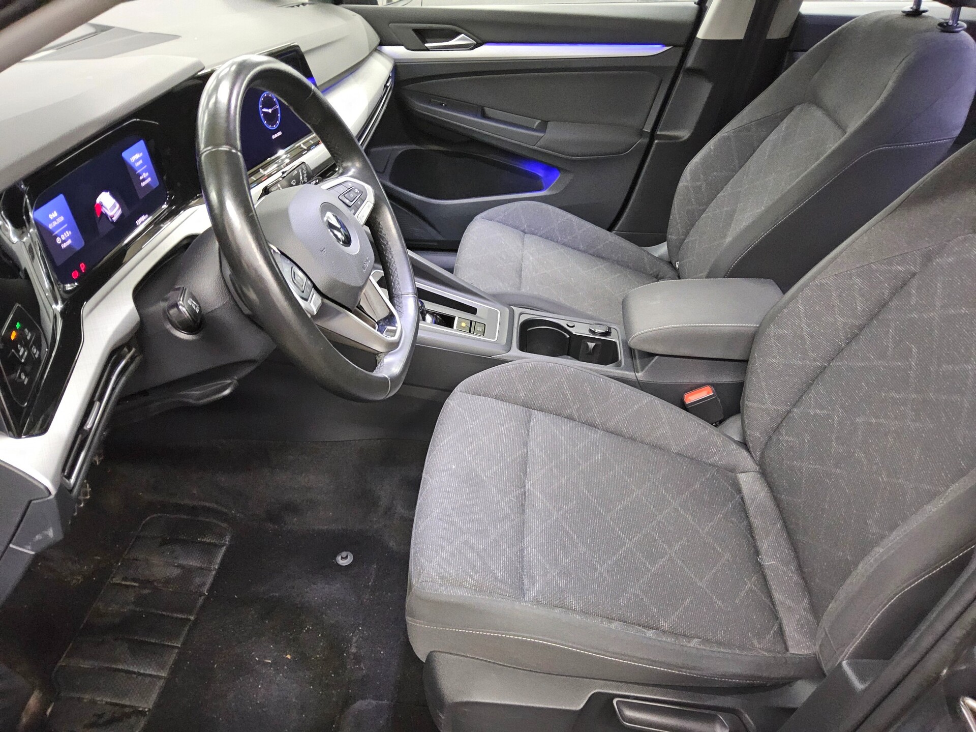 Volkswagen Golf-8 Var. 2.0 TDI Life Navi LED DC AHK RfK Shz 9