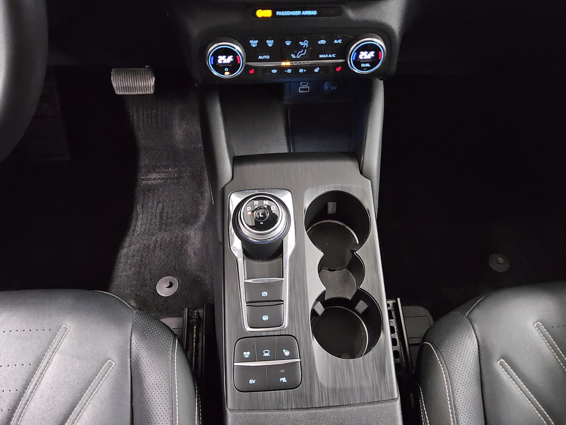 Ford Kuga 2.5 Duratec Vignale Navi LED Pano Leder DC 6