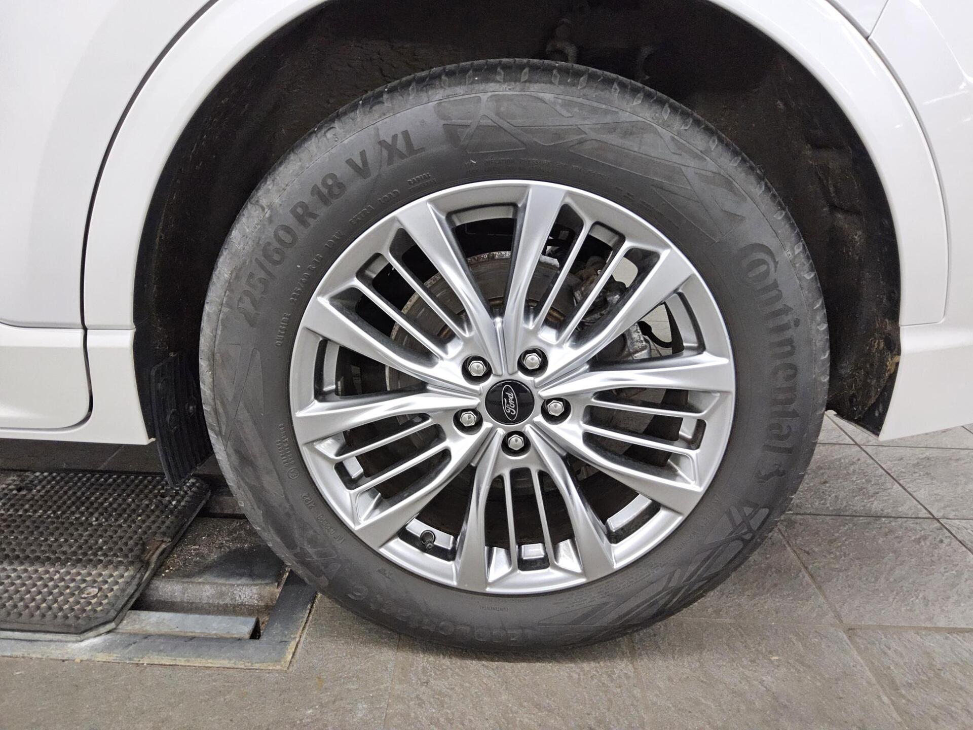 Ford Kuga 2.5 Duratec Vignale Navi LED Pano Leder DC 11