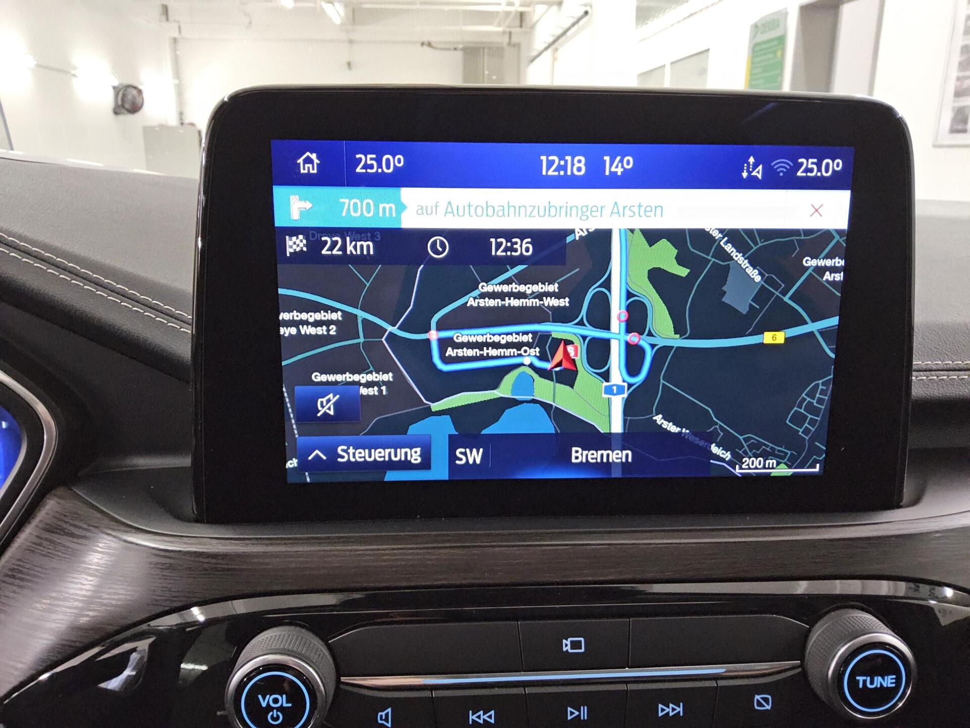 Ford Kuga 2.5 Duratec Vignale Navi LED Pano Leder DC 7