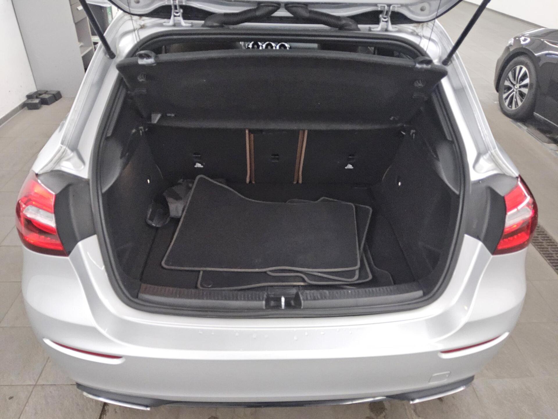 Mercedes-Benz A 180 d Progressive T-Leder Navi RfK Night Shz 12