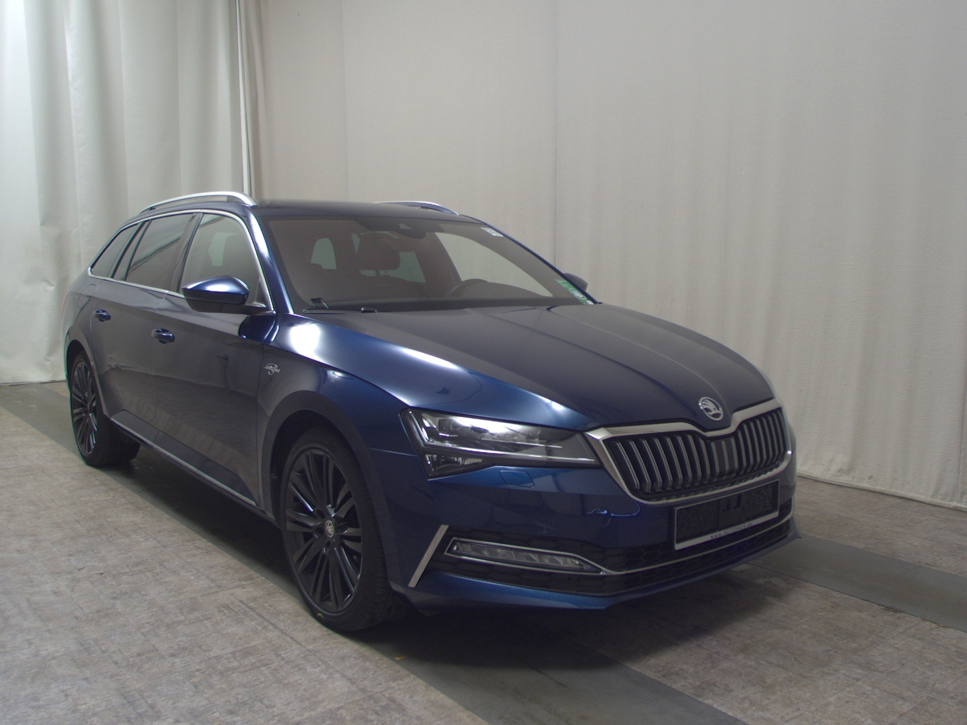 Skoda Superb Kombi 2.0 TDI L&K Leder Navi LED vc Pano 3