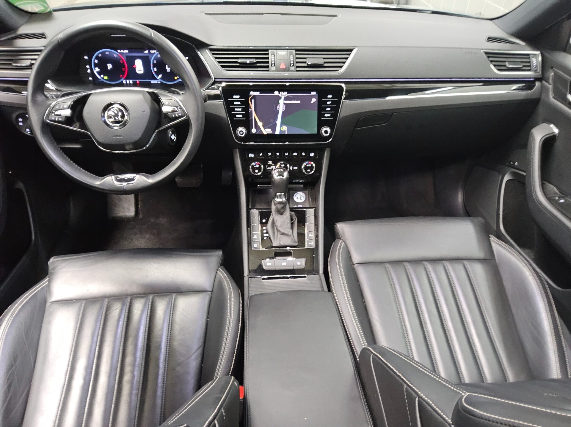 Skoda Superb Kombi 2.0 TDI L&K Leder Navi LED vc Pano 5