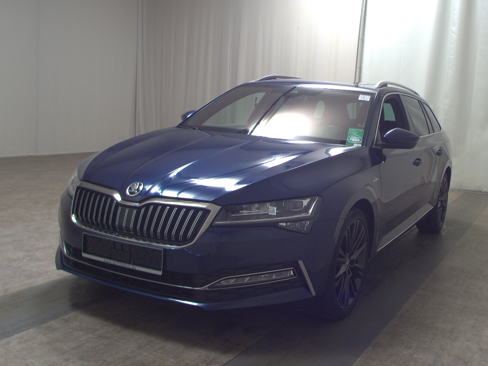 Skoda Superb Kombi 2.0 TDI L&K Leder Navi LED vc Pano 2
