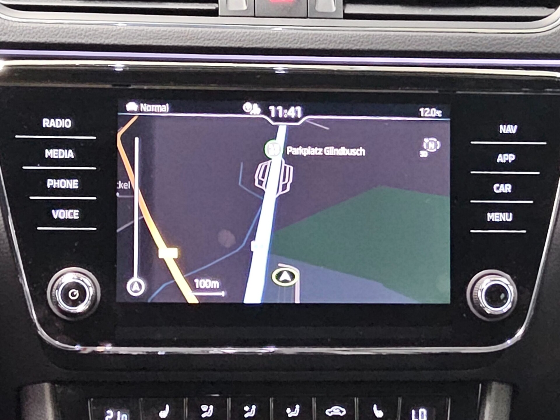 Skoda Superb Kombi 2.0 TDI L&K Leder Navi LED vc Pano 7