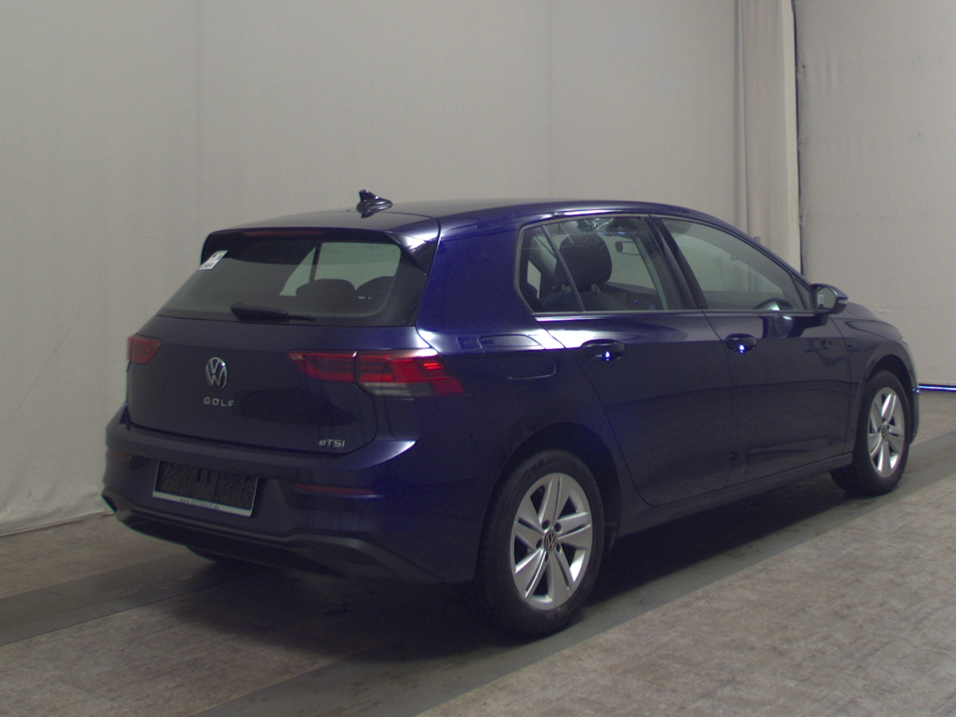 Volkswagen Golf-8 1.0 eTSI Life Navi LED AID Shz PDC 4