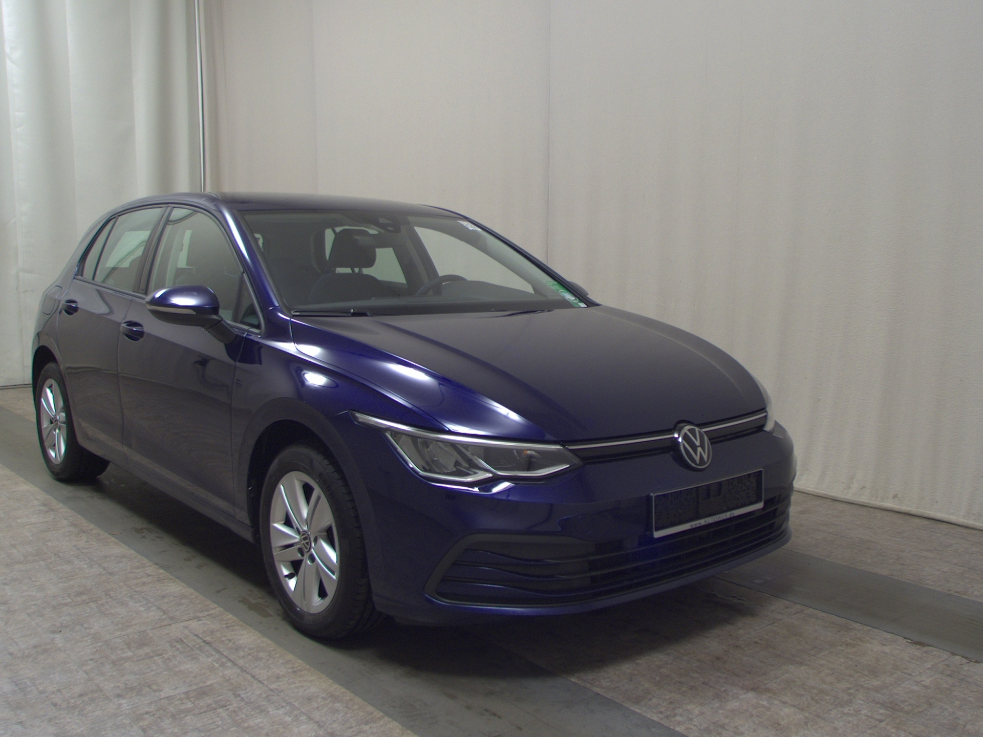 Volkswagen Golf-8 1.0 eTSI Life Navi LED AID Shz PDC 3