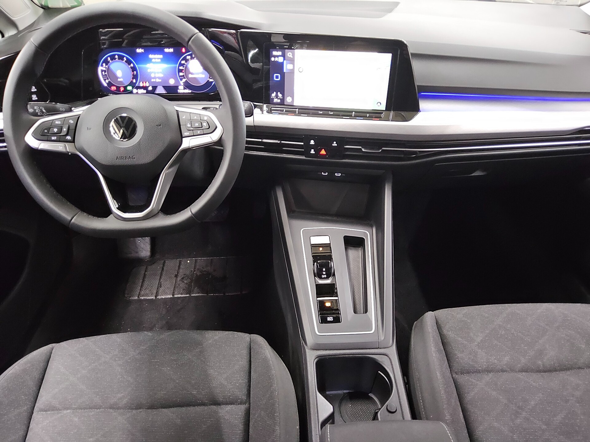 Volkswagen Golf-8 1.0 eTSI Life Navi LED AID Shz PDC 5