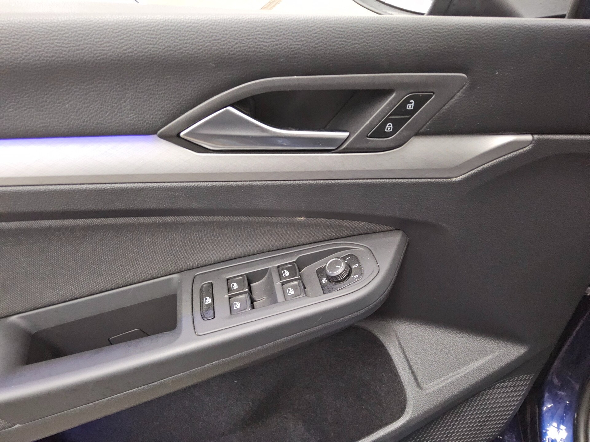 Volkswagen Golf-8 1.0 eTSI Life Navi LED AID Shz PDC 10