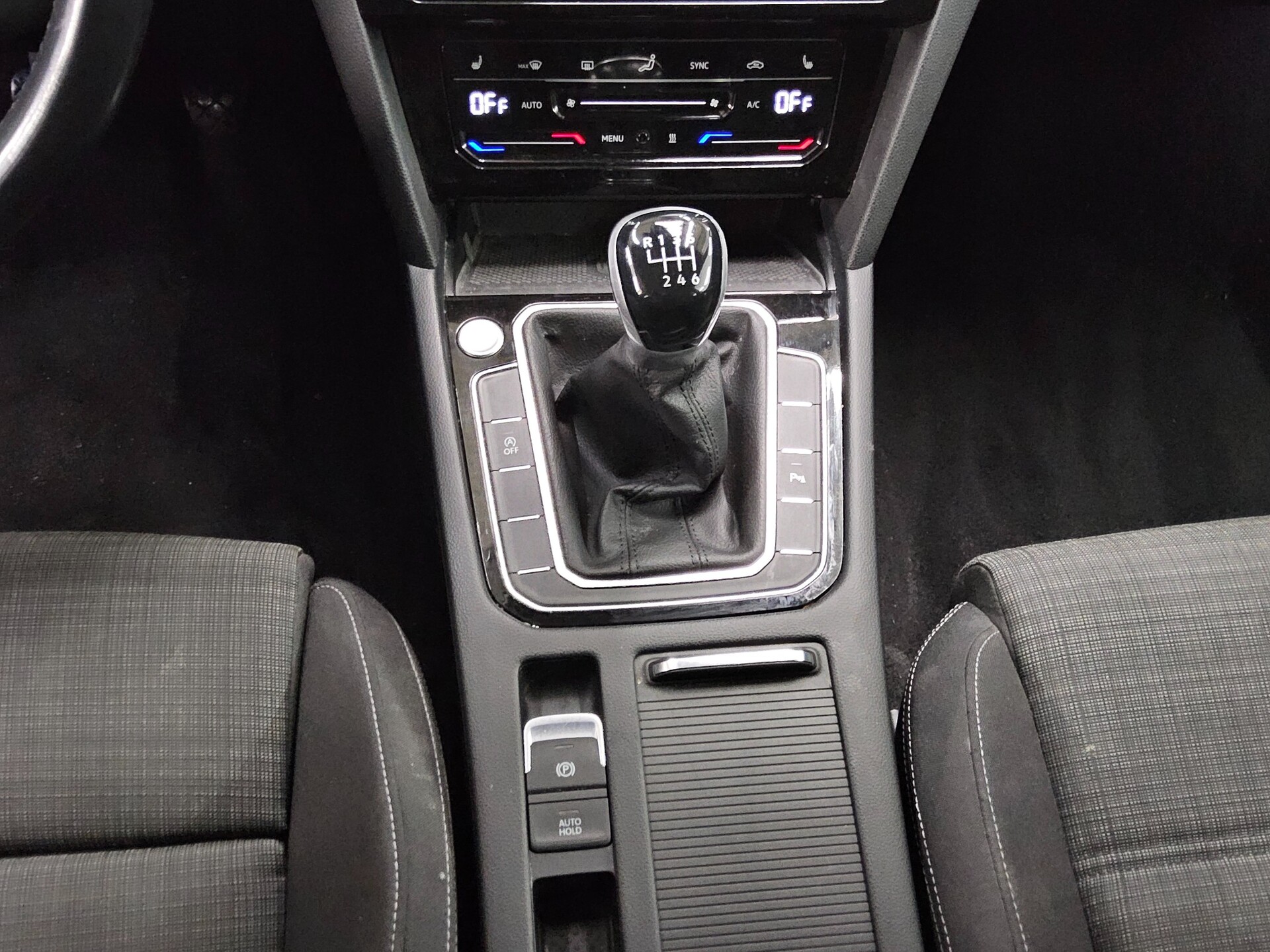 Volkswagen Passat Var. 2.0 TDI Business Navi LED ACC StHzg 6