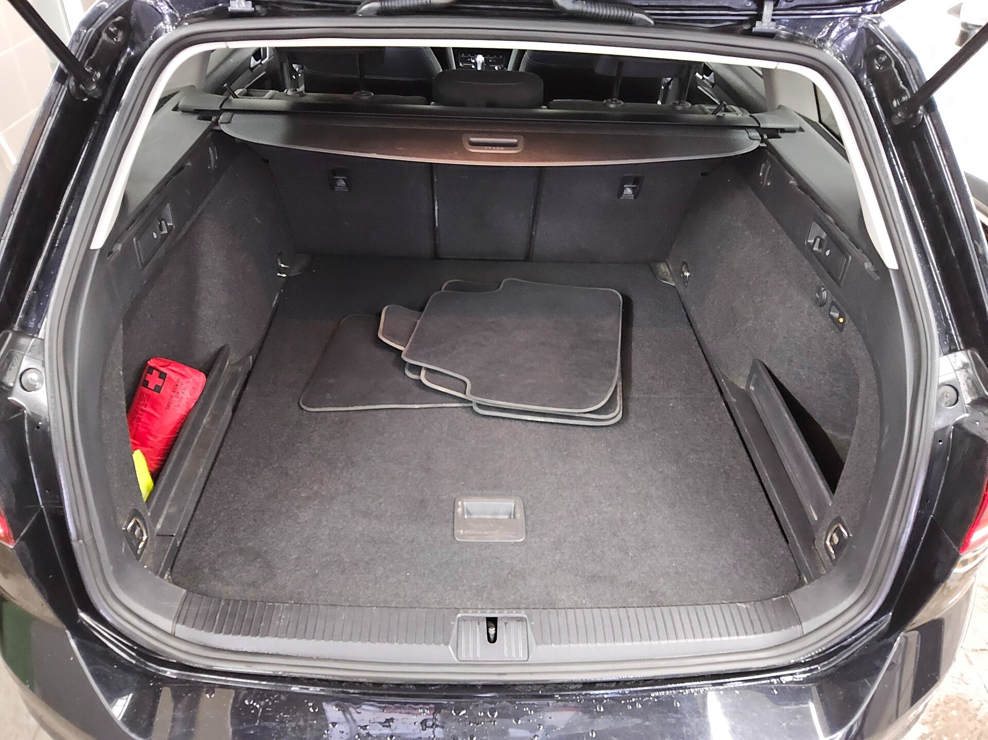 Volkswagen Passat Var. 2.0 TDI Business Navi LED AHK RfK 11