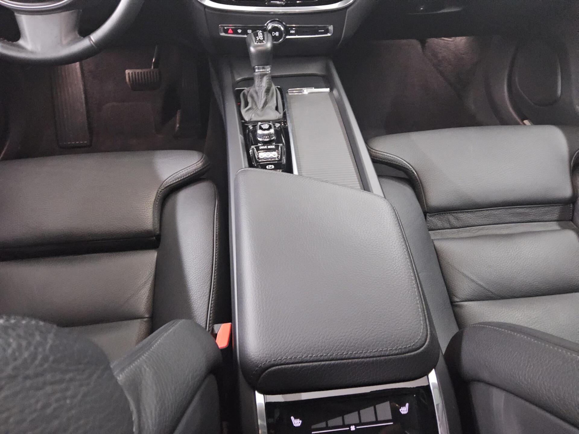 Volvo V60 D4 AWD Momentum Pro Leder Navi LED Pano HuD 6