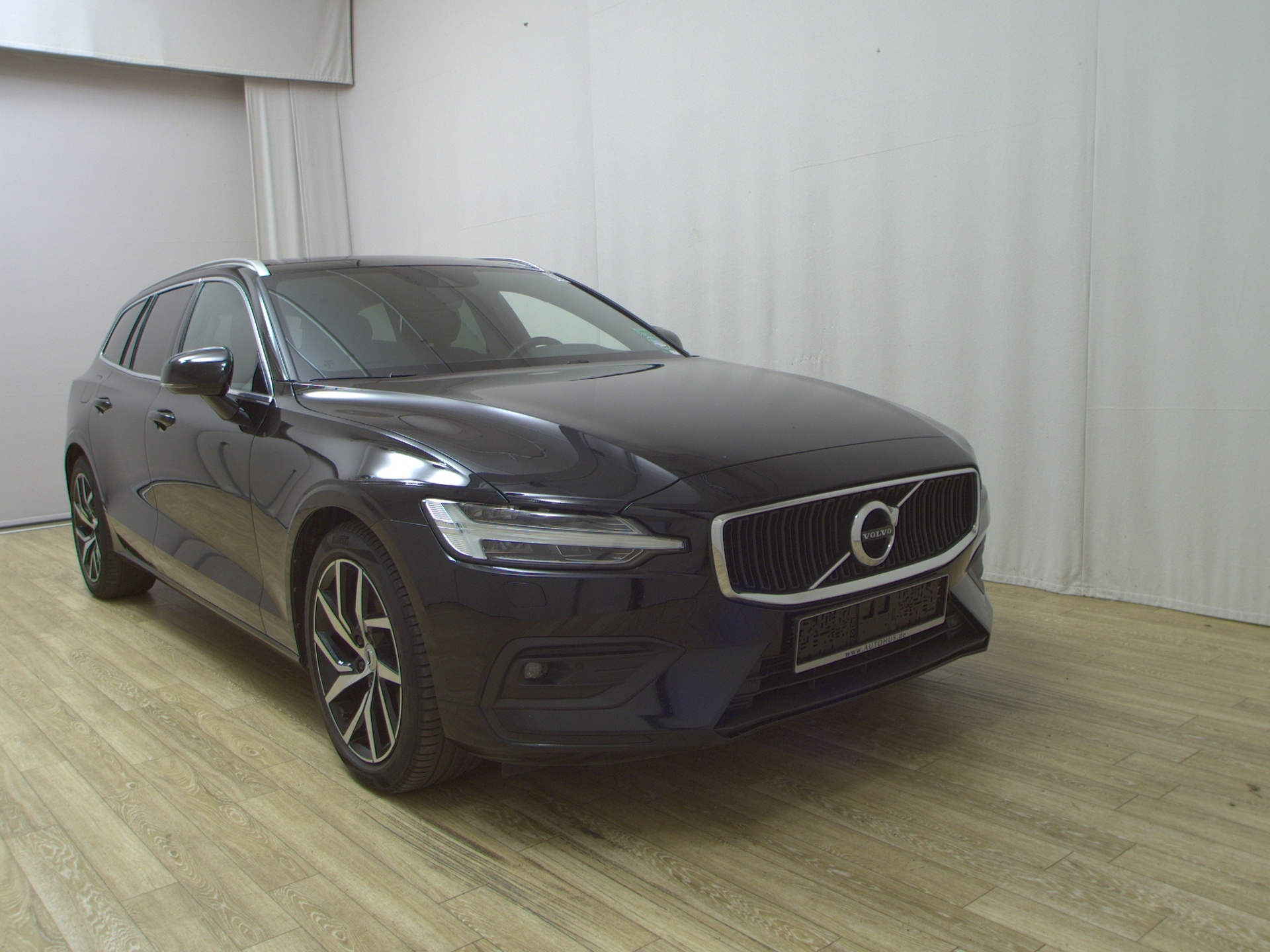 Volvo V60 D4 AWD Momentum Pro Leder Navi LED Pano HuD 3