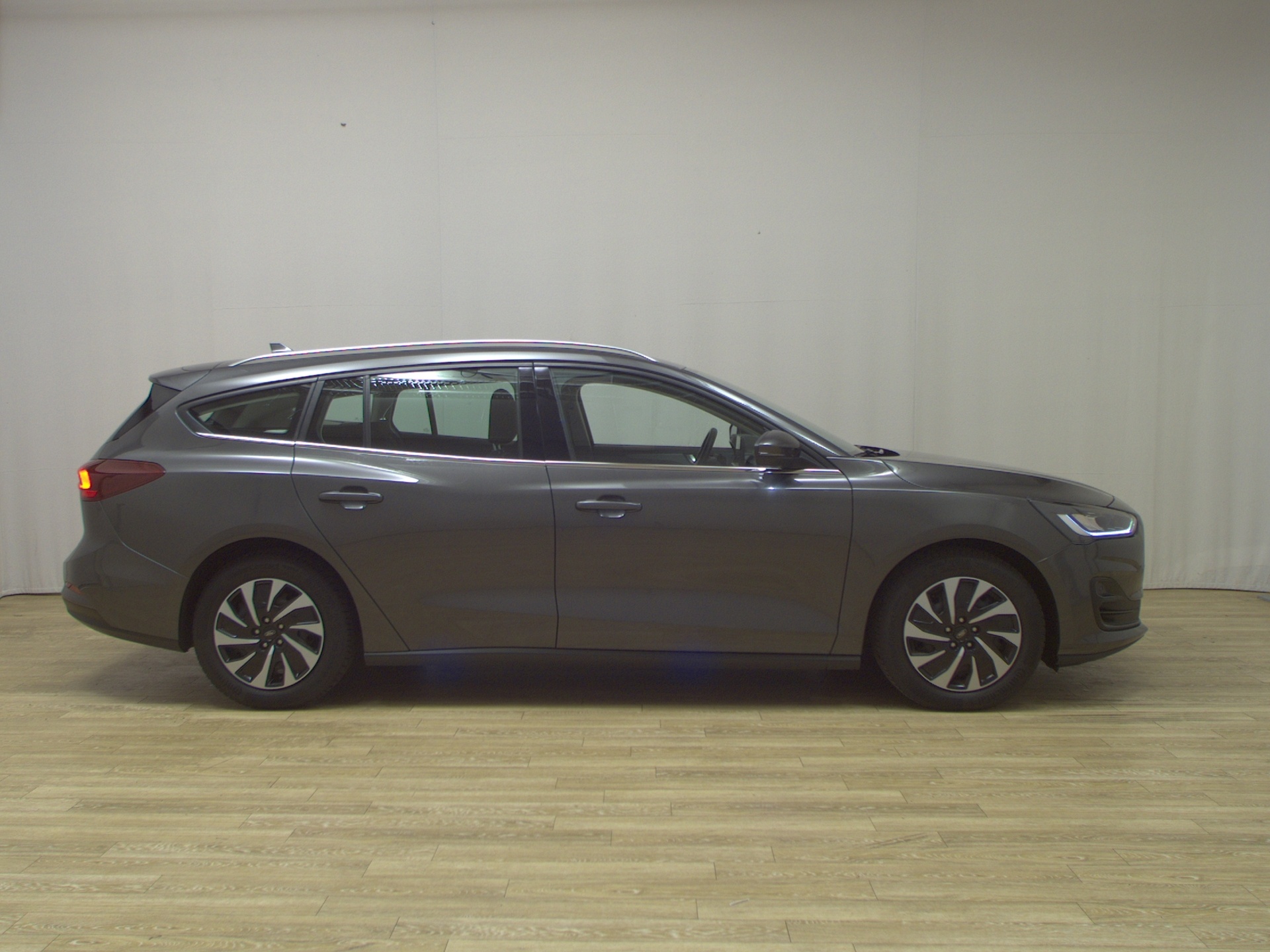 Ford Focus Turnier 1.0 EB Titanium Navi LED PDC Shz