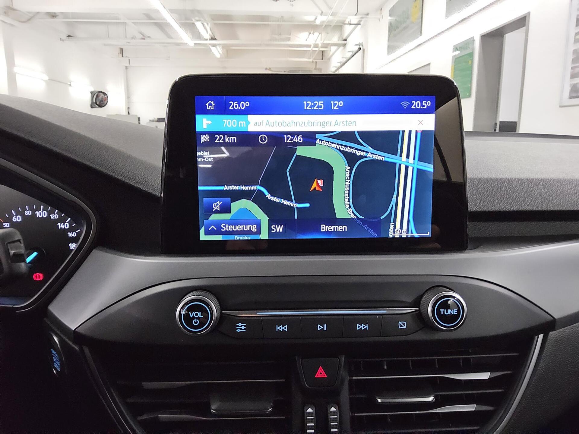 Ford Focus Turnier 1.0 EB Titanium Navi LED PDC Shz 7