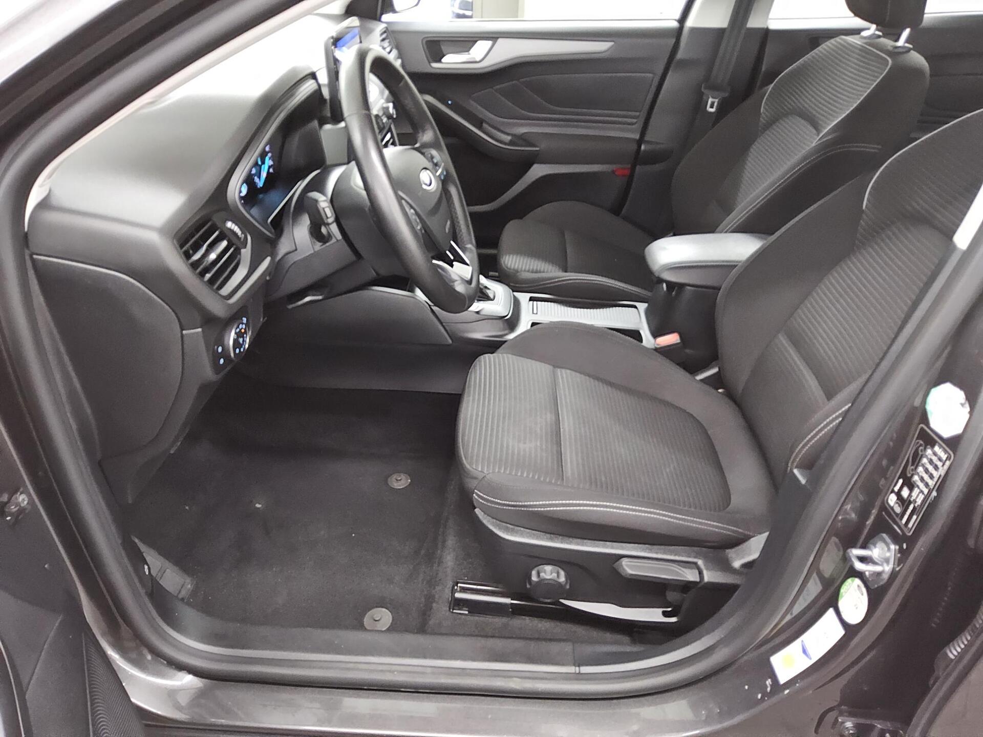 Ford Focus Turnier 1.0 EB Titanium Navi LED PDC Shz 8