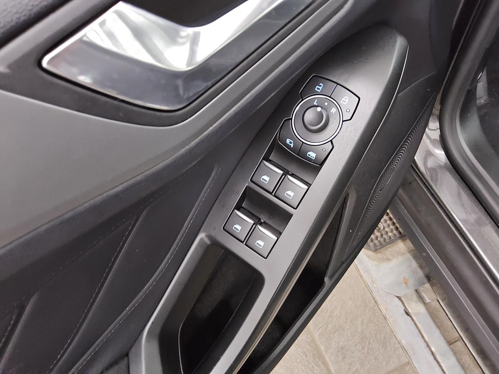 Ford Focus Turnier 1.0 EB Titanium Navi LED PDC Shz 9