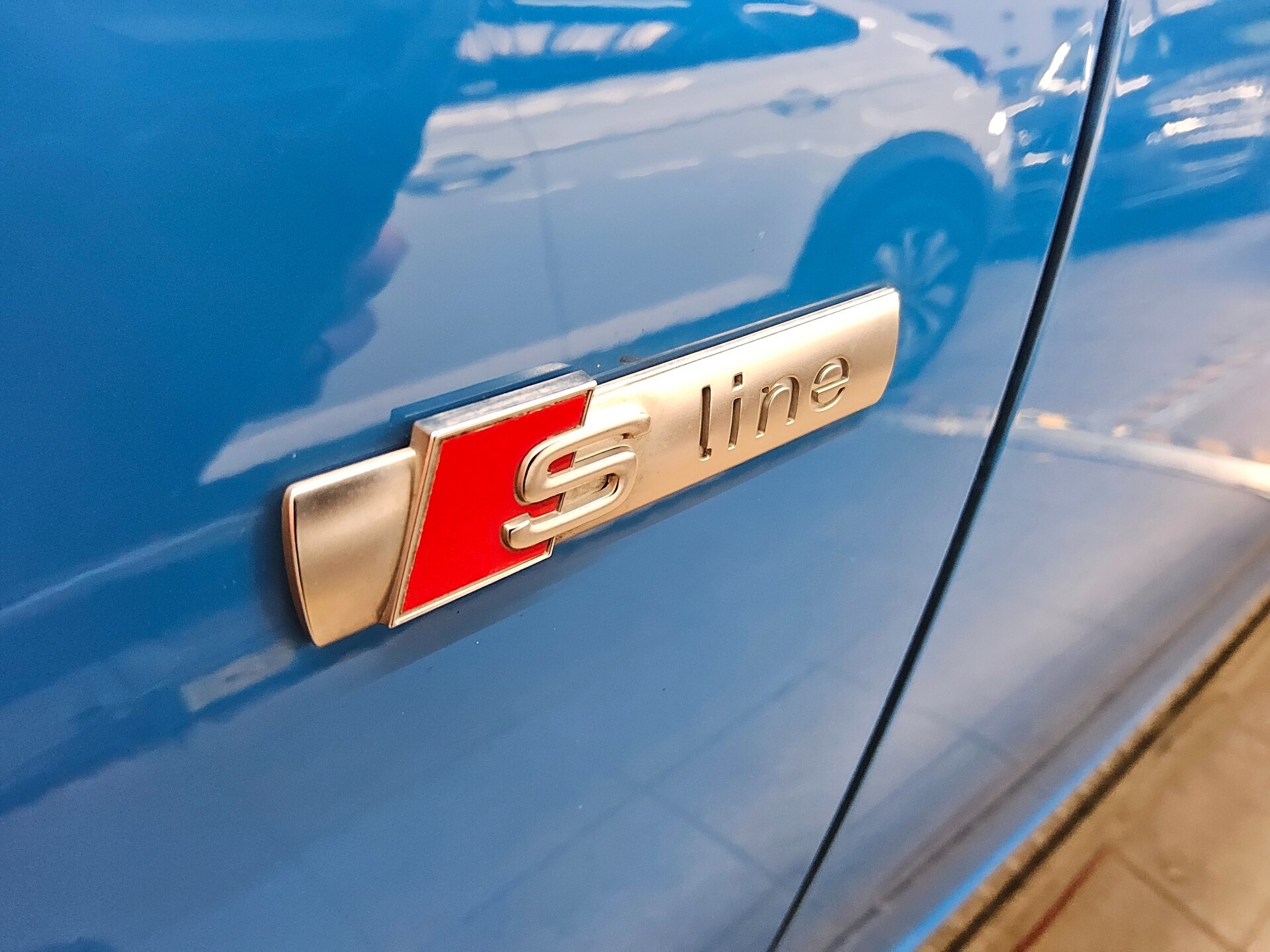 Audi A4 Avant 40 TDI S-Line T-Leder Navi LED vc Sound 12