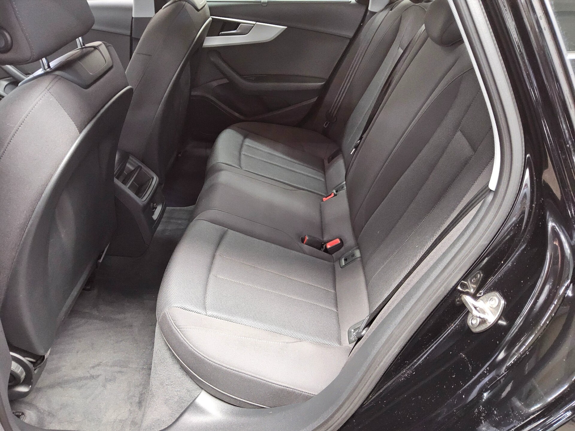 Audi A4 40 TDI advanced Navi LED Sound PDC Tempomat 12