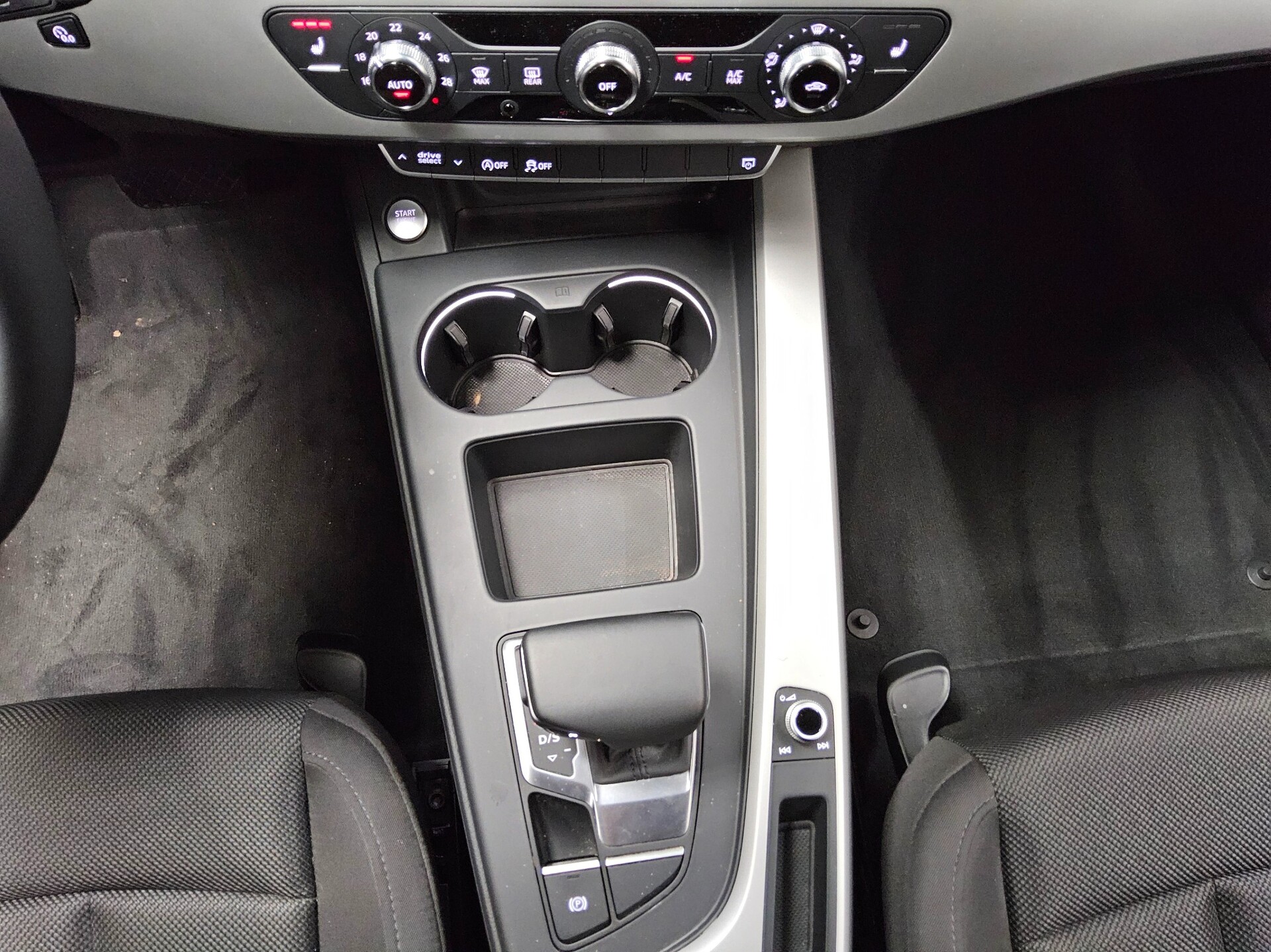 Audi A4 40 TDI advanced Navi LED Sound PDC Tempomat 6