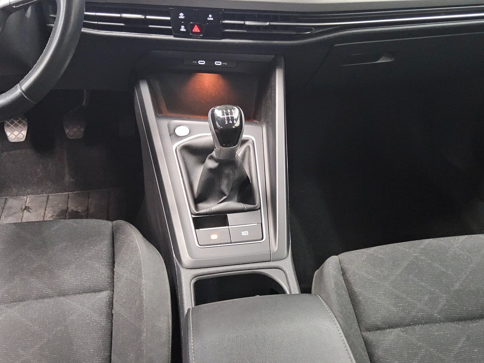 Volkswagen Golf-8 Var. 2.0 TDI Life Navi LED AID AHK PDC 6