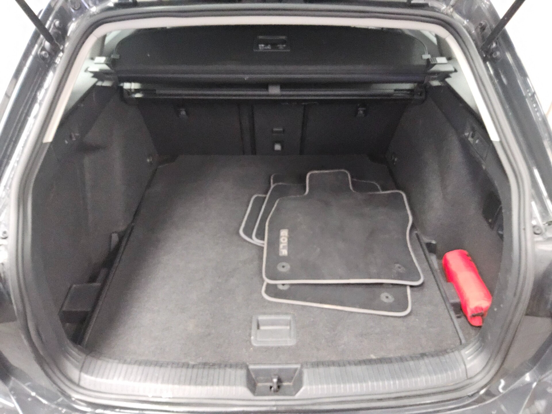 Volkswagen Golf-8 Var. 2.0 TDI Life Navi LED AID AHK PDC 13