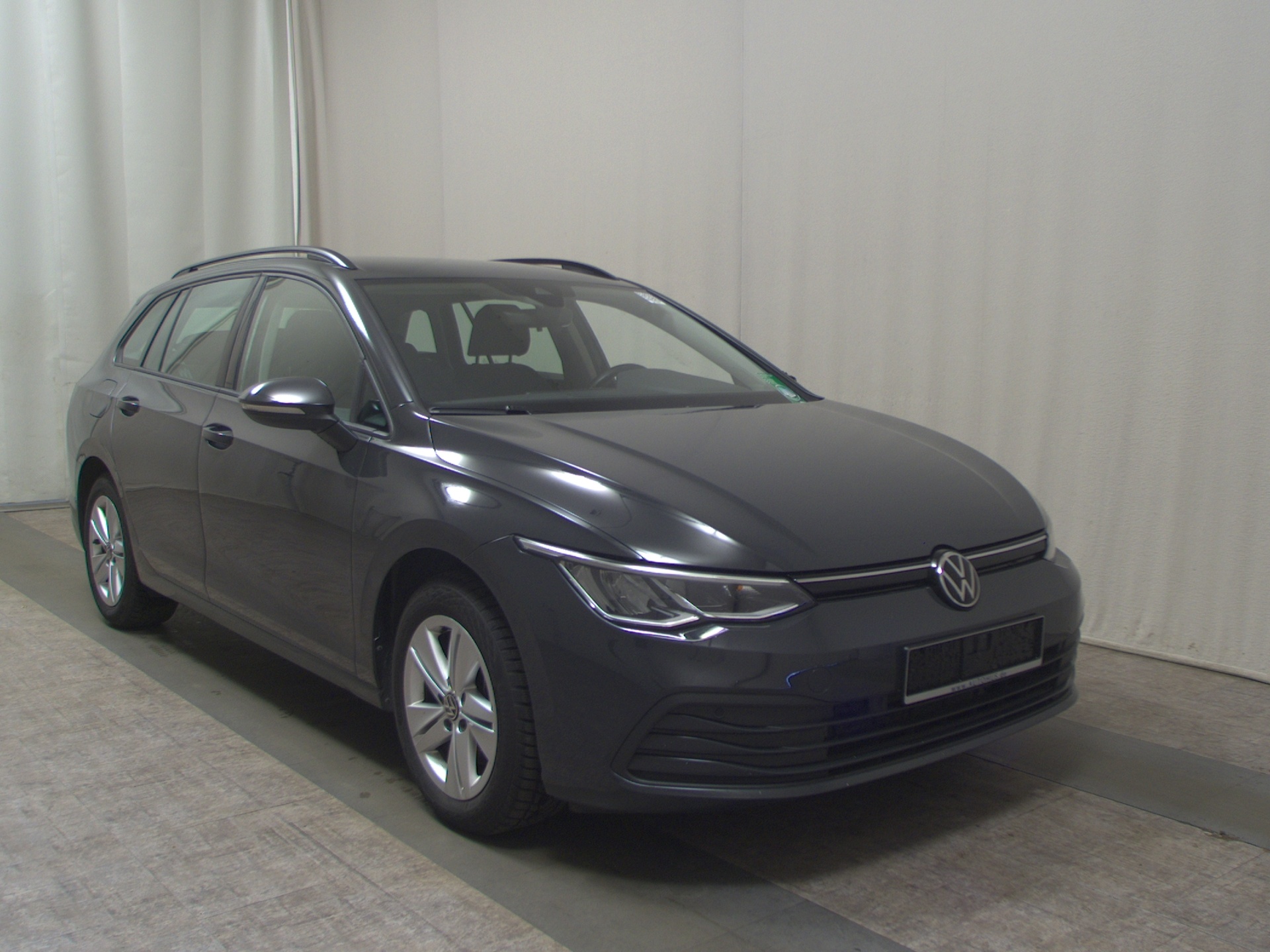 Volkswagen Golf-8 Var. 2.0 TDI Life Navi LED AID AHK PDC 3