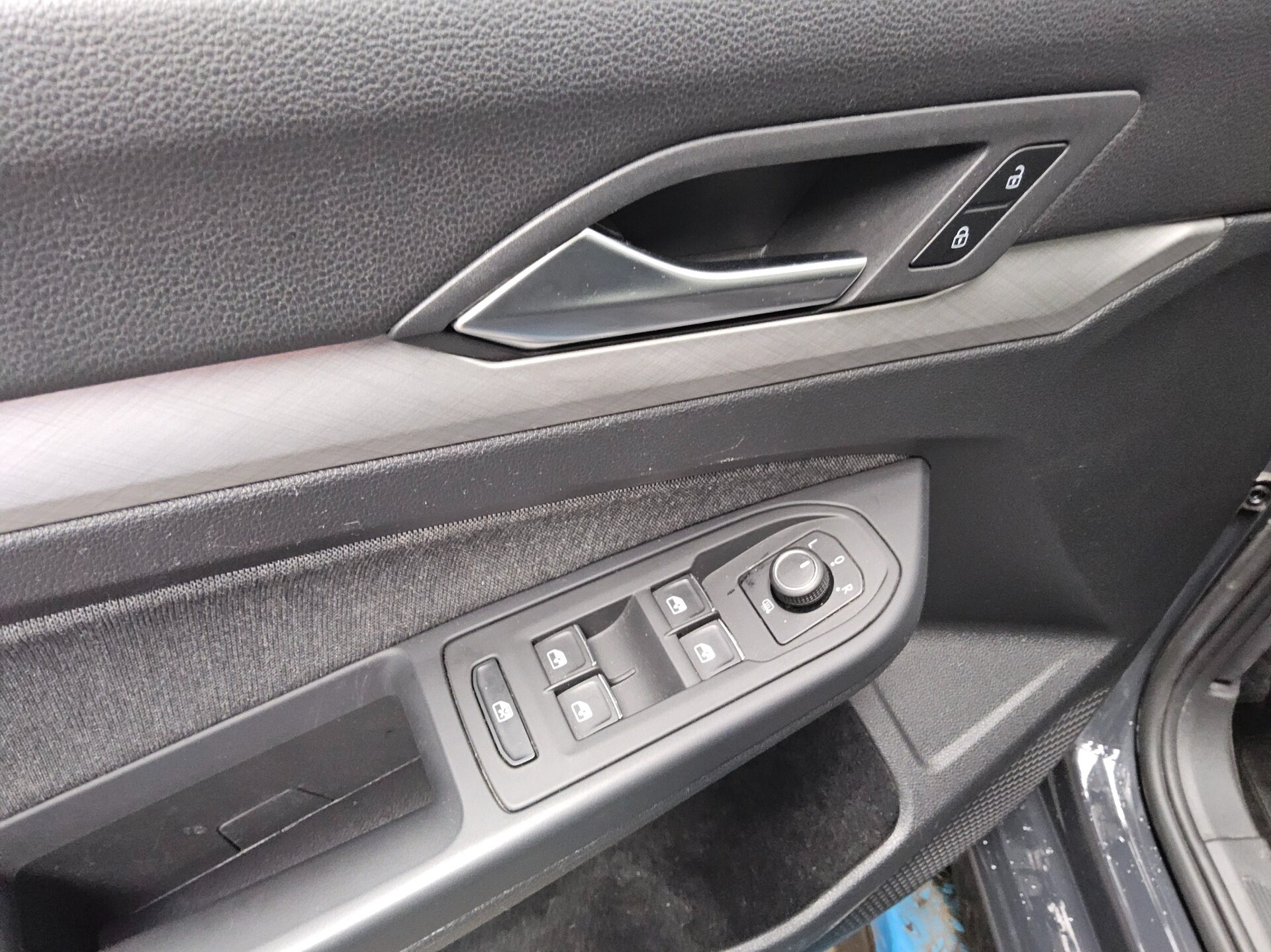 Volkswagen Golf-8 Var. 2.0 TDI Life Navi LED AID AHK PDC 10