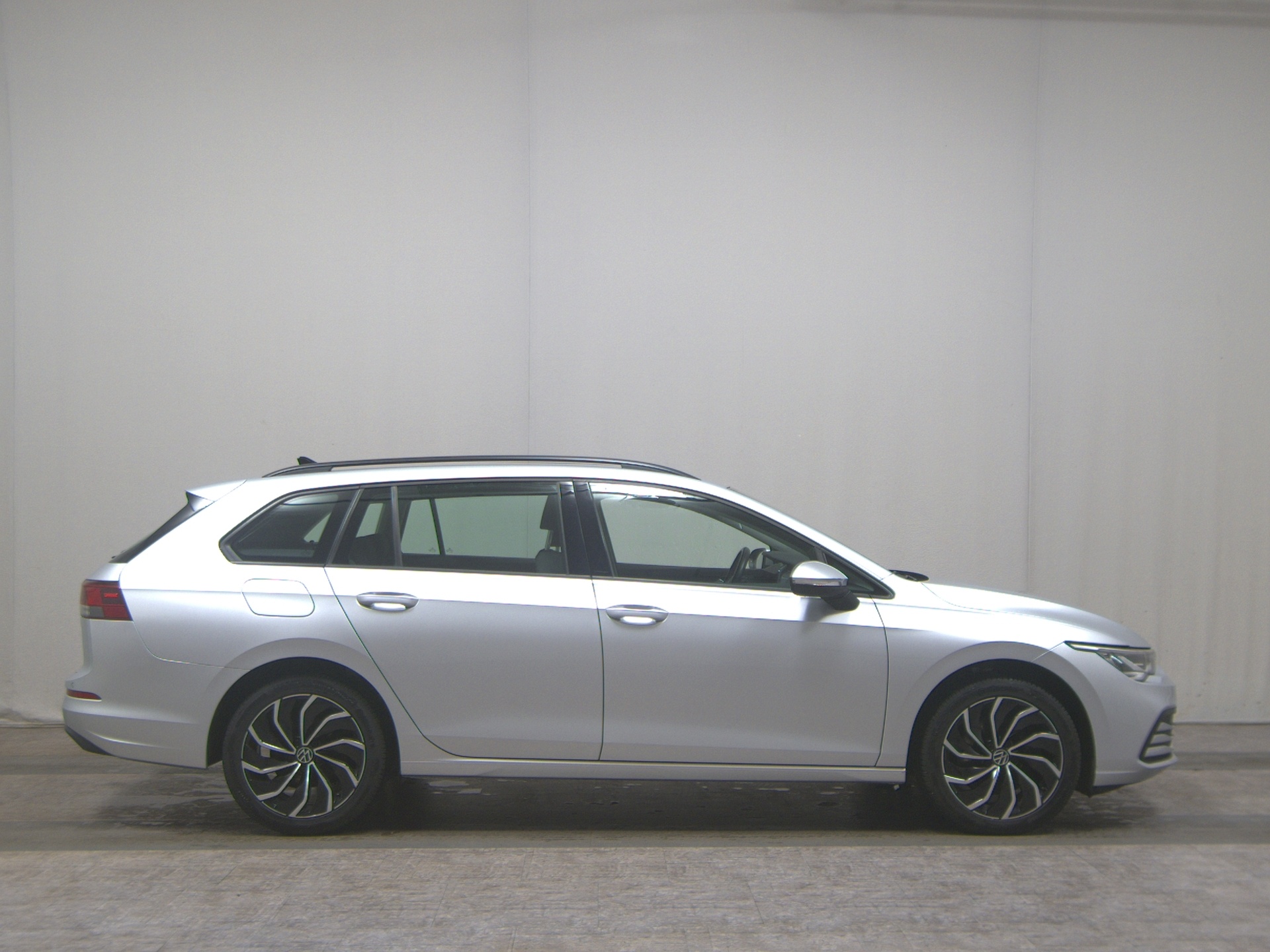 Volkswagen Golf-8 Var. 2.0 TDI Life Navi LED DC ACC AHK PDC