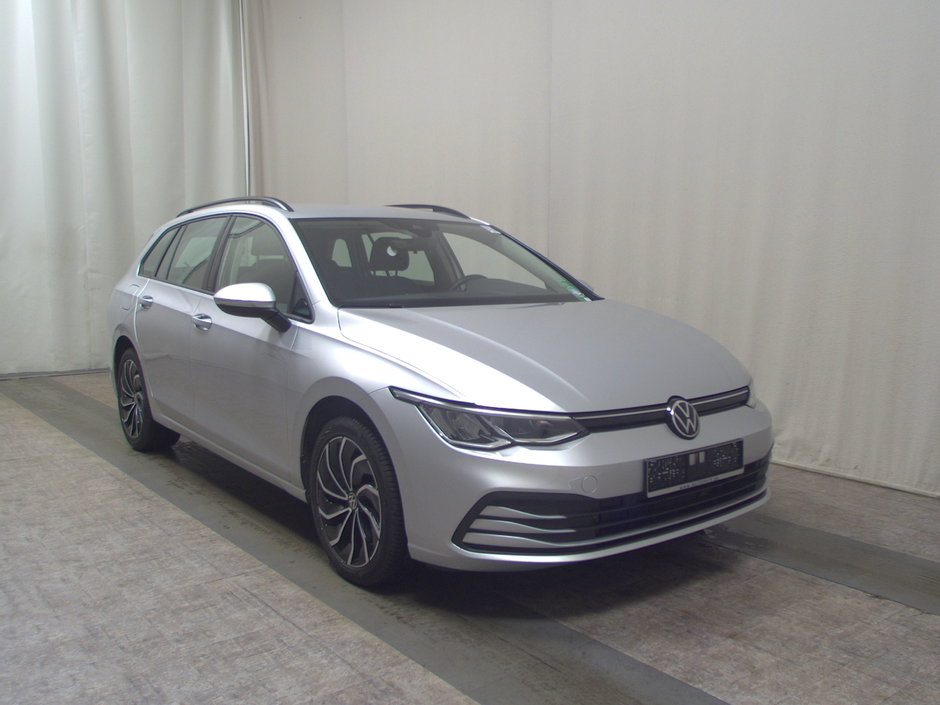 Volkswagen Golf-8 Var. 2.0 TDI Life Navi LED DC ACC AHK PDC 3